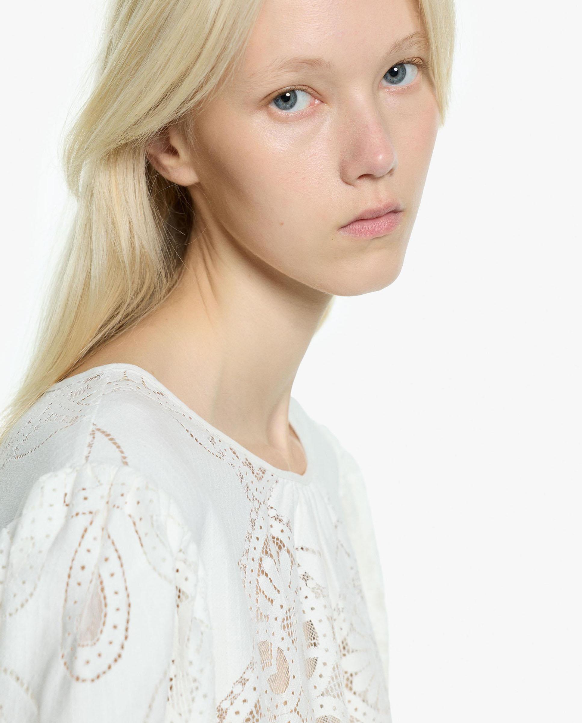 Imagen 5 de Blusa de mujer de manga larga troquelada en liso - Parfois - Crudo Crudo