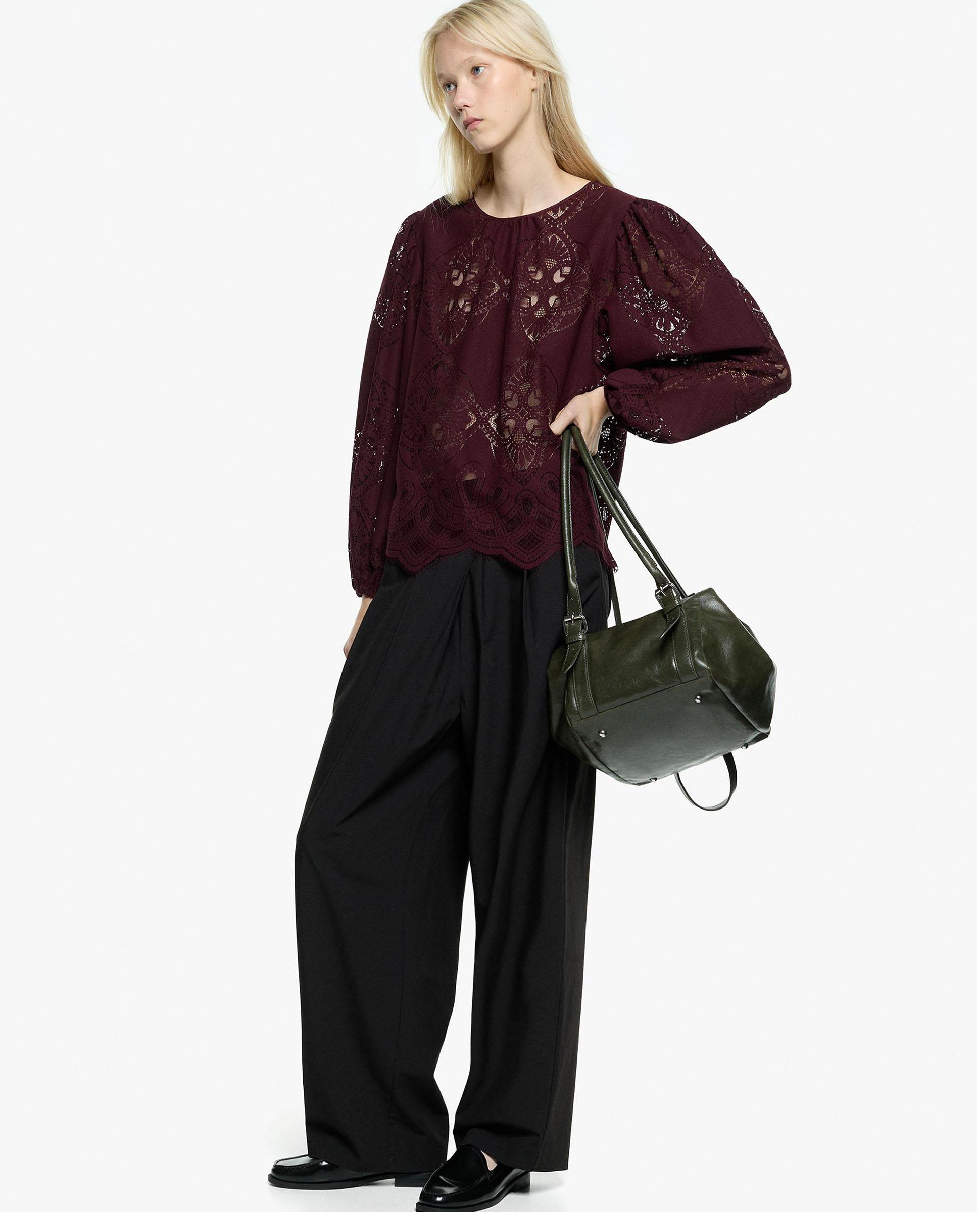 Imagen 5 de Blusa de mujer de manga larga troquelada en liso - Parfois - Burdeos Burdeos