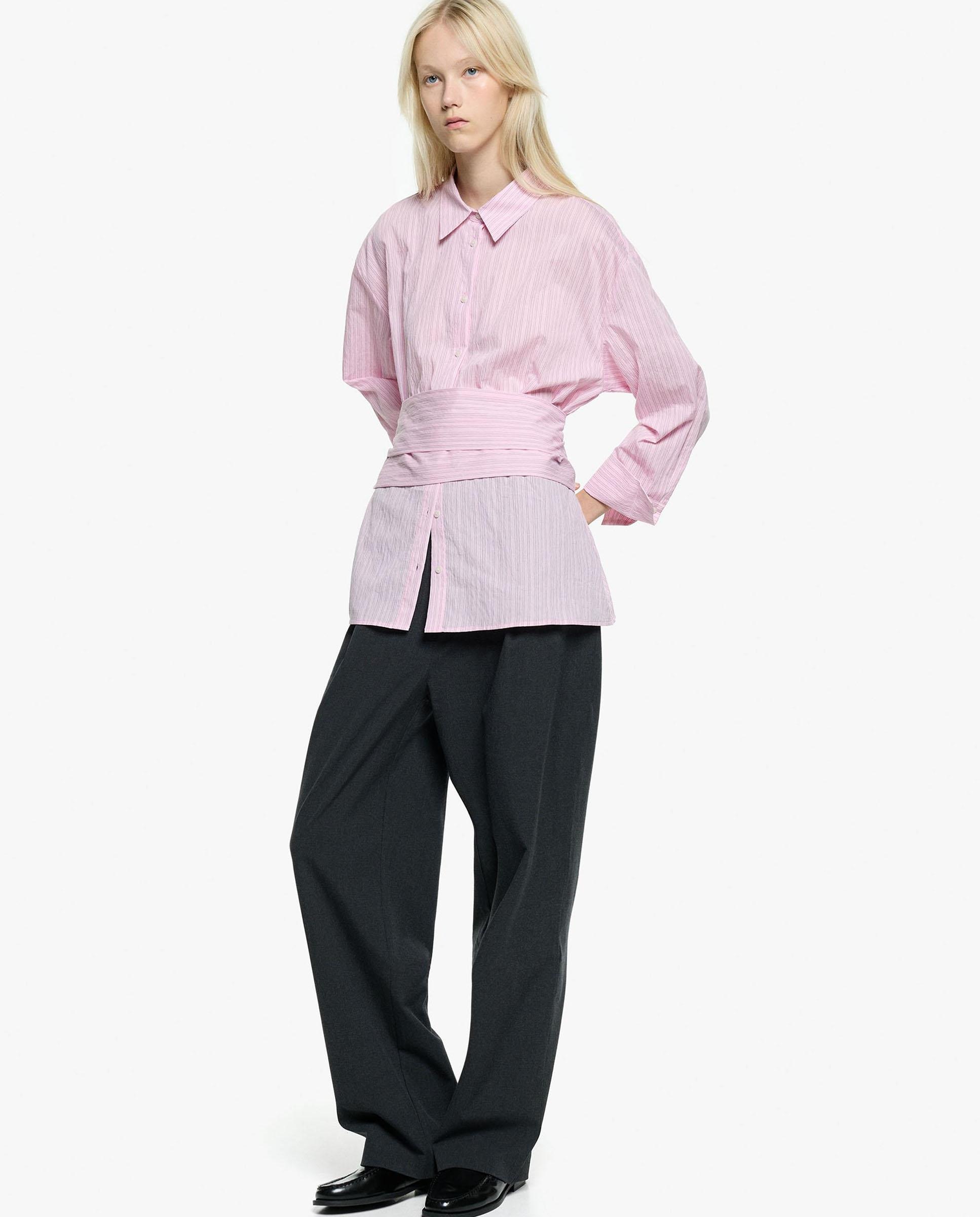 Imagen 6 de Camisa de mujer de manga larga con cinturón para ajustar y estampado de rayas diplomáticas - Parfois - Rosa Rosa