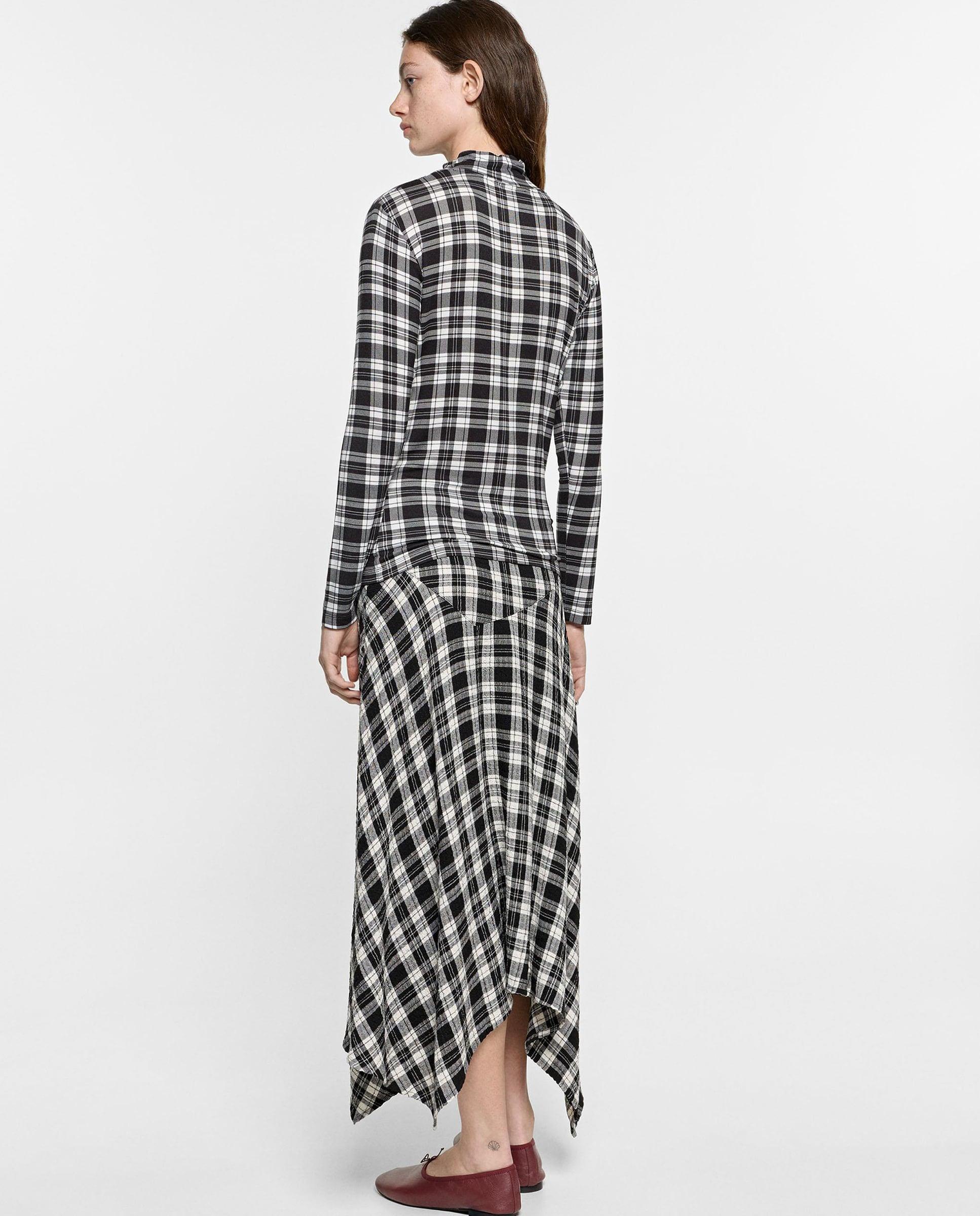 Imagen 4 de Jersey de mujer con cuello alto y estampado de cuadros - Parfois - Negro Negro