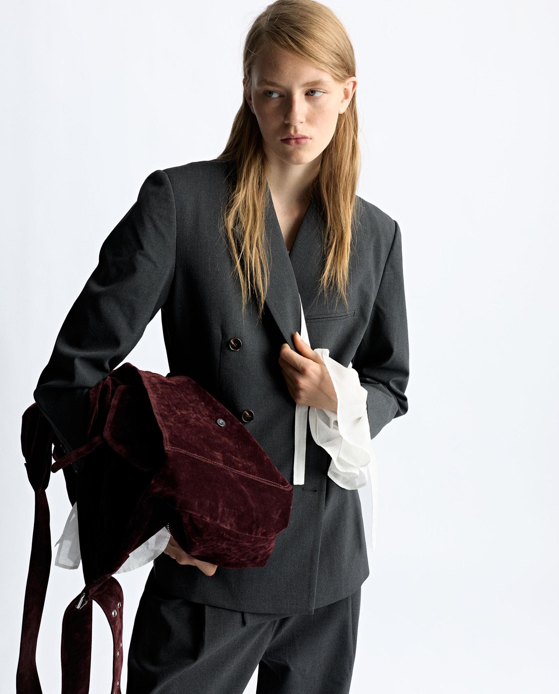 Imagen 0 de Blazer de mujer con pespuntes en liso Gris
