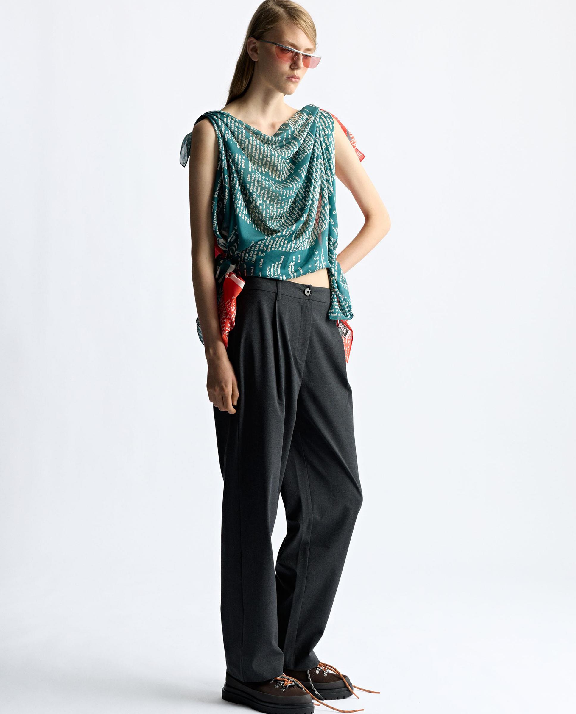 Pantalones rectos de mujer de pinzas con cierre de botón en liso - Parfois - Gris Gris-3