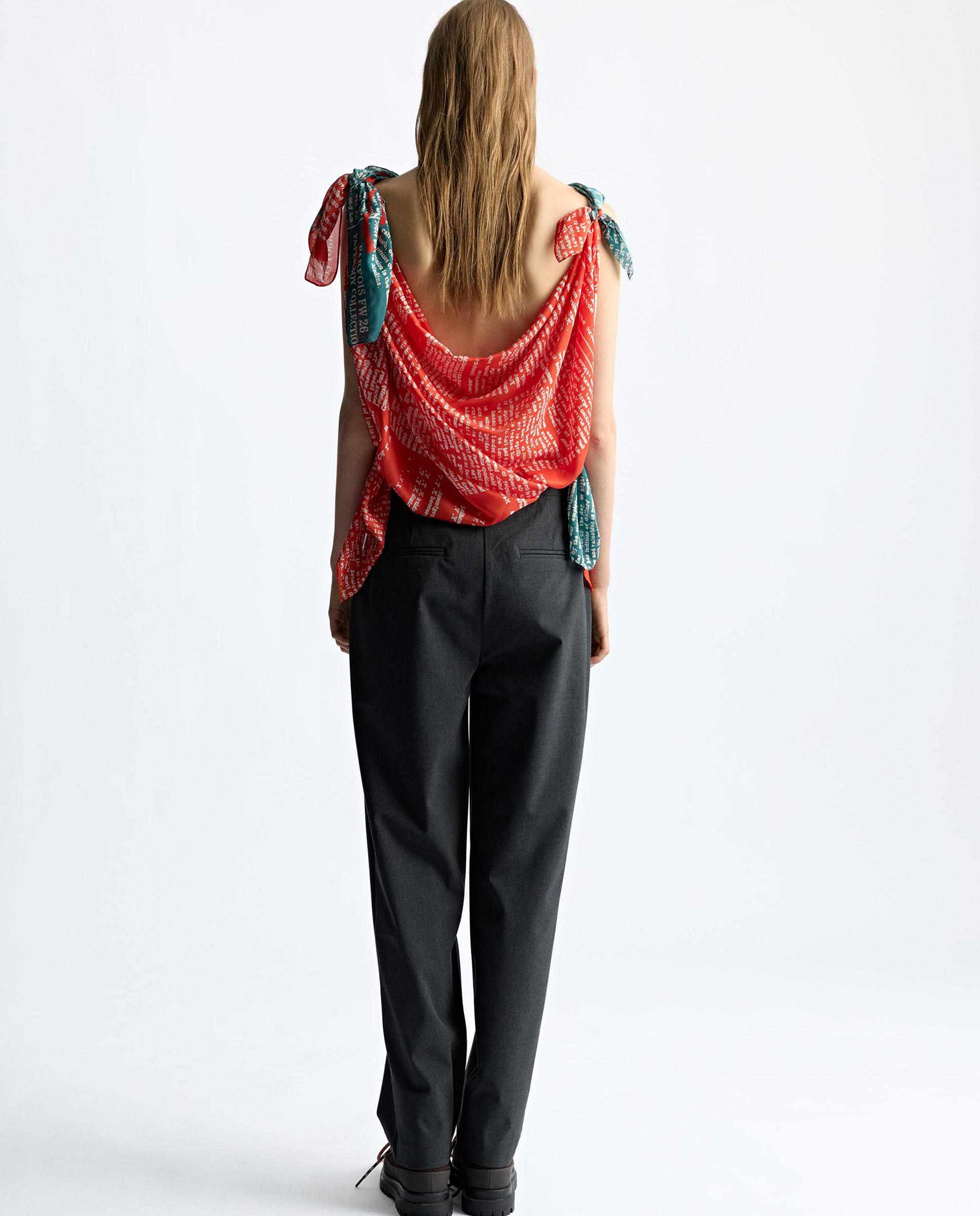 Pantalones rectos de mujer de pinzas con cierre de botón en liso - Parfois - Gris Gris-4