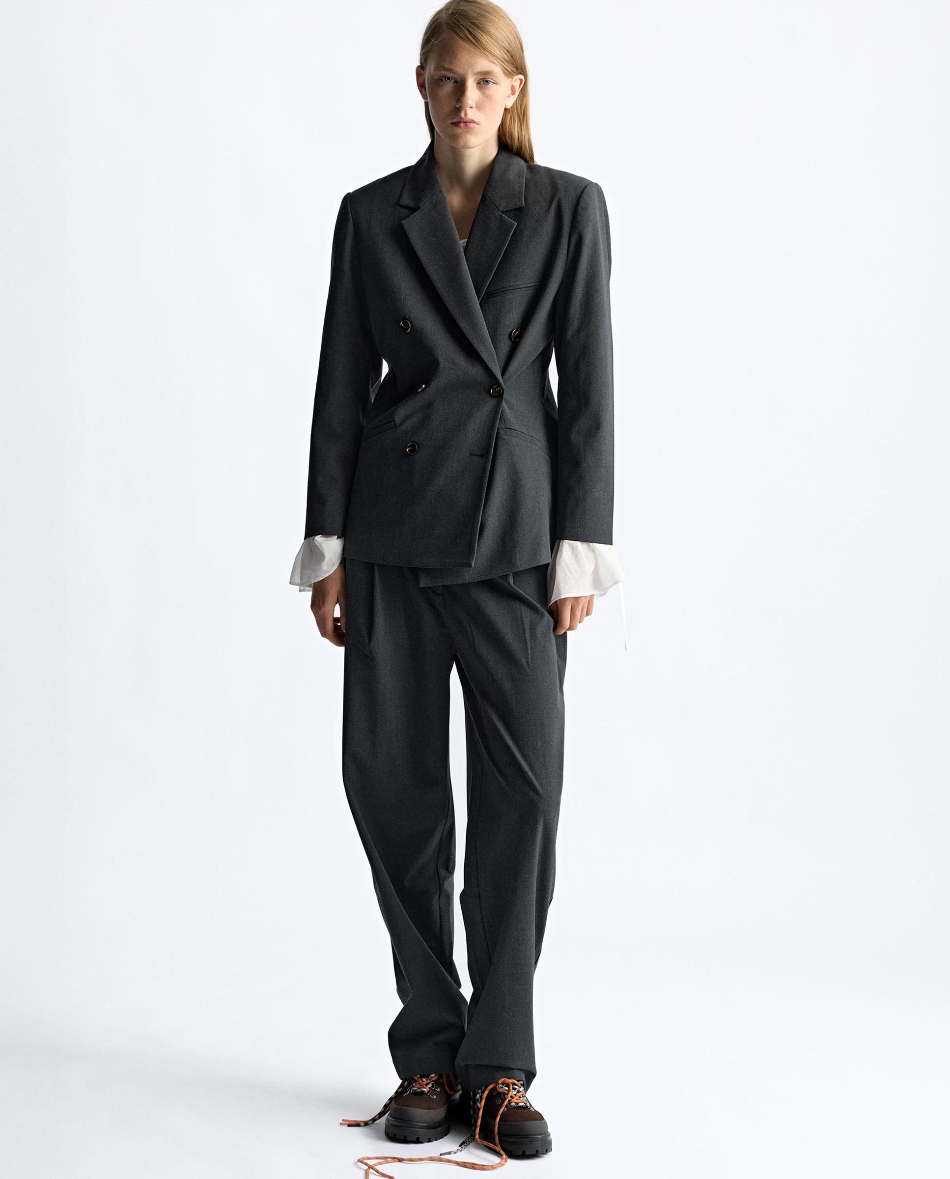 Pantalones rectos de mujer de pinzas con cierre de botón en liso - Parfois - Gris Gris-5