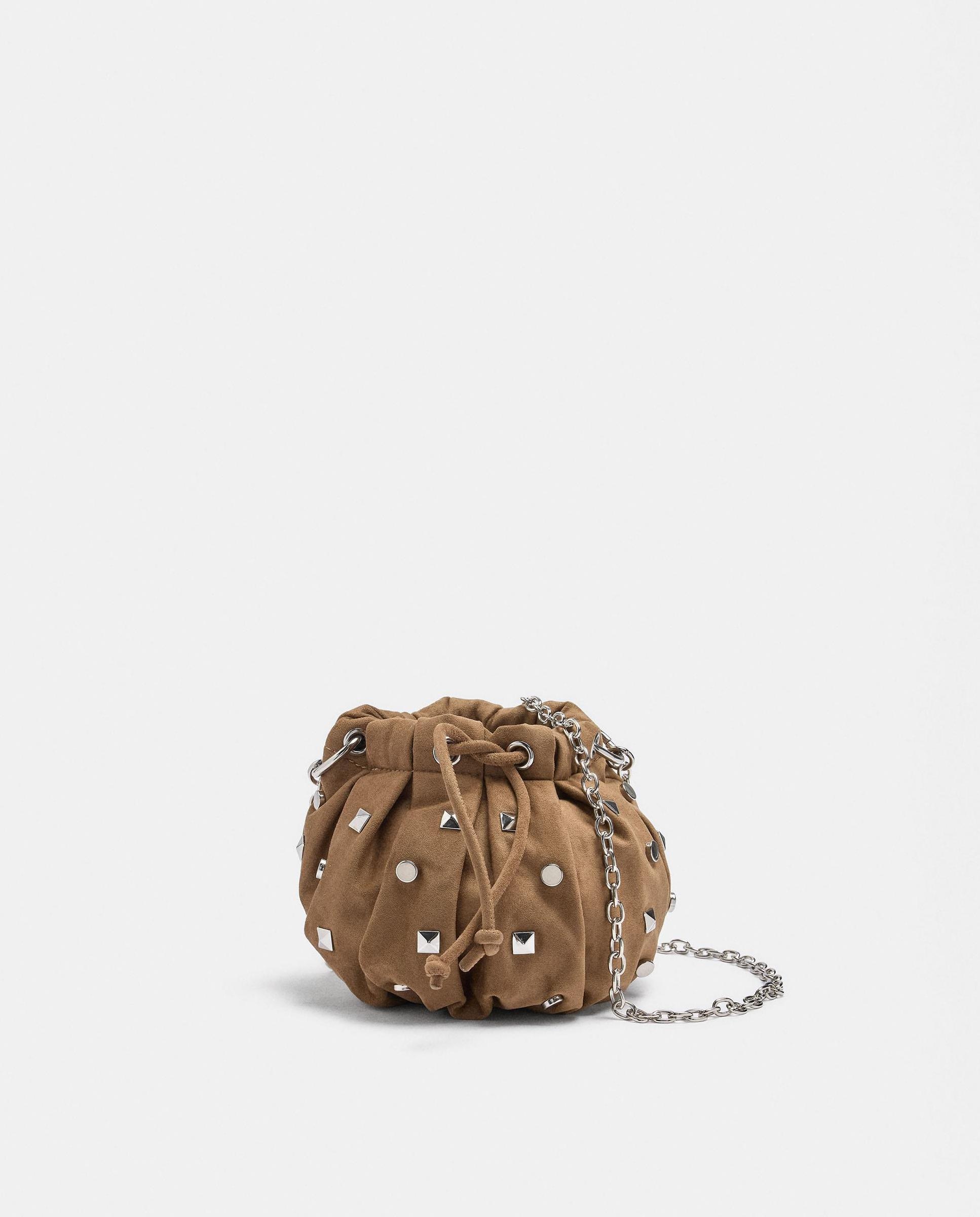 Bolso de hombro con asa de cadena y tachuelas - Parfois - Camel Camel-1