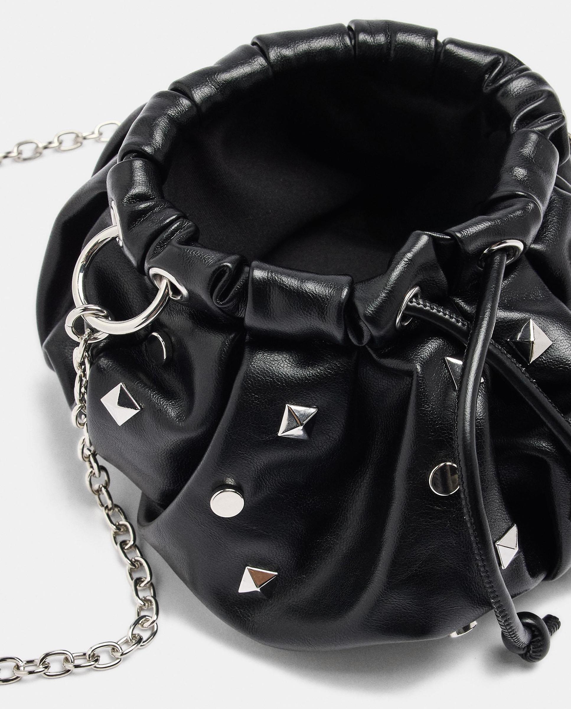 Bolso de hombro con asa de cadena y tachuelas - Parfois - Negro Negro-4