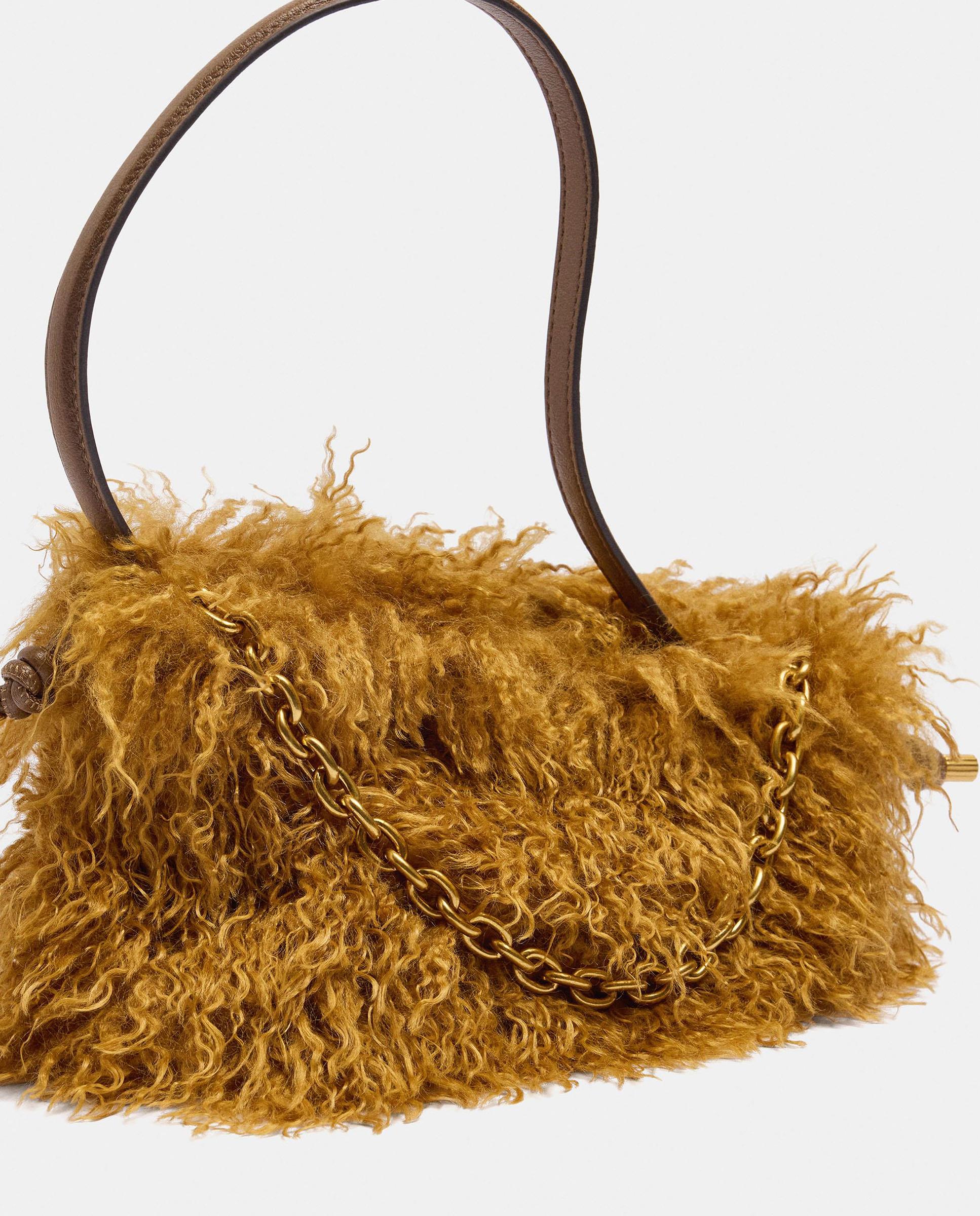 Bandolera de mujer con pelito exterior en liso - Parfois - Mostaza Mostaza-3