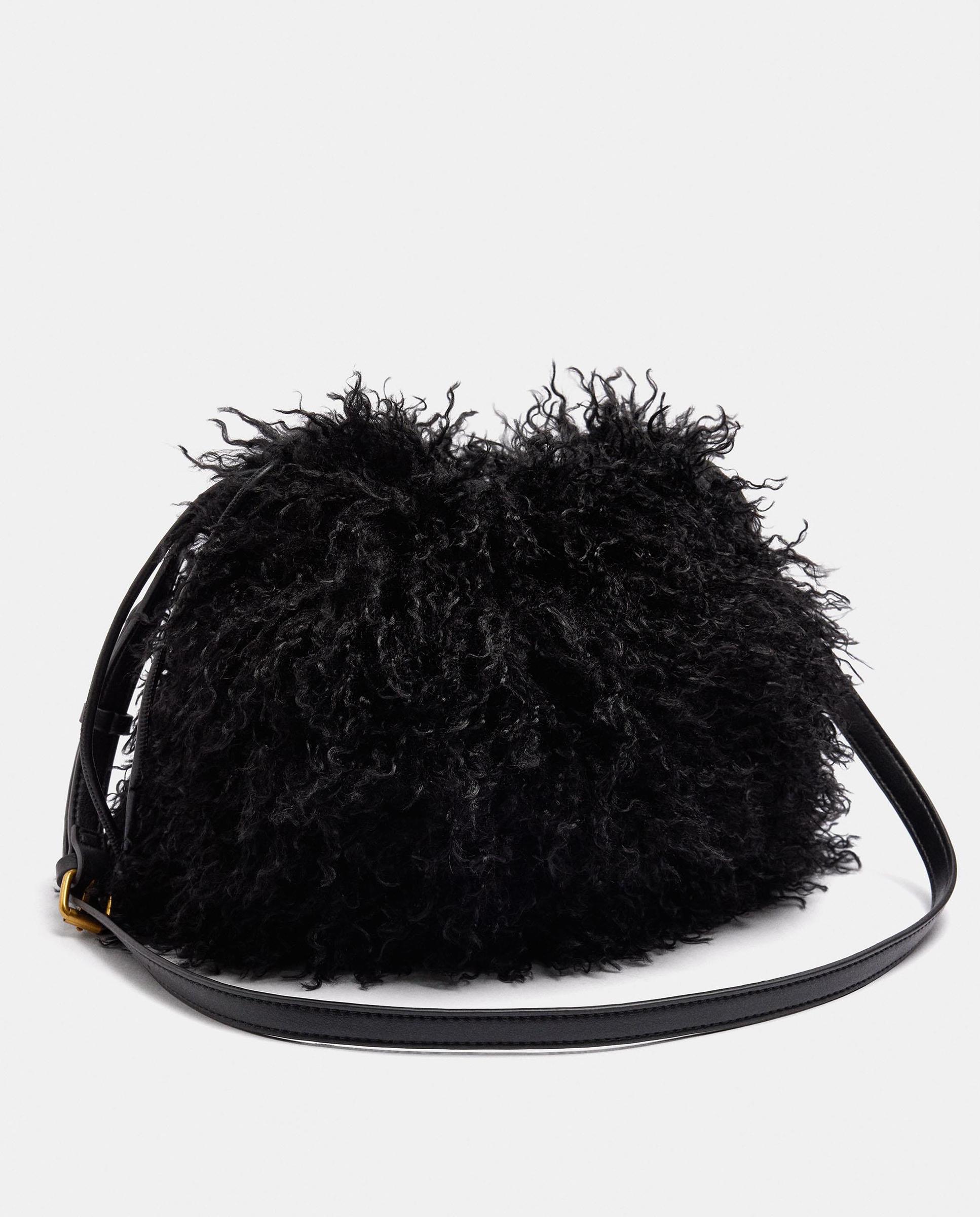 Bolso de hombro con pelito exterior en liso - Parfois - Negro Negro-2