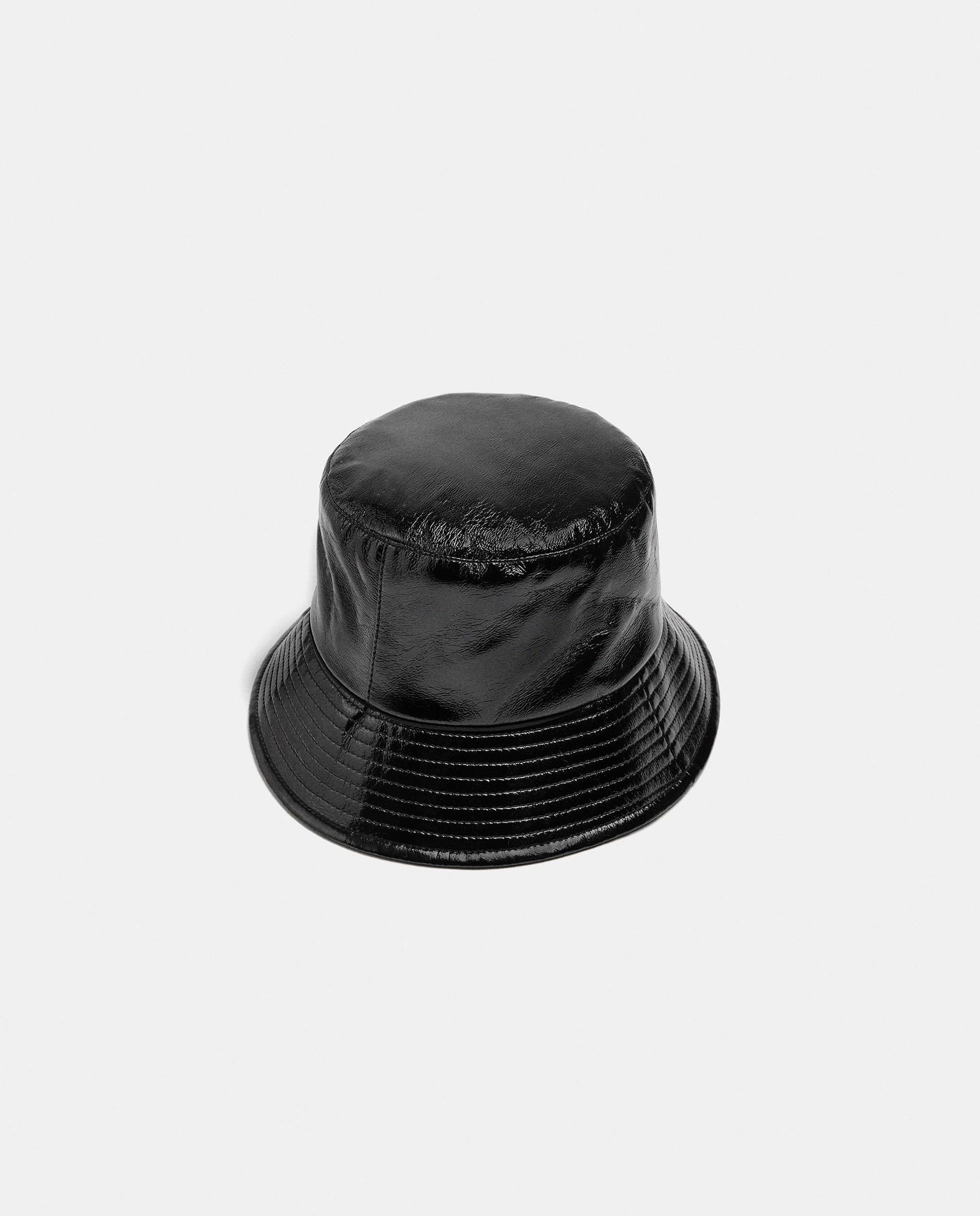 Imagen 2 de Gorro de mujer estilo bucket acharolado en liso - Parfois - Negro Negro