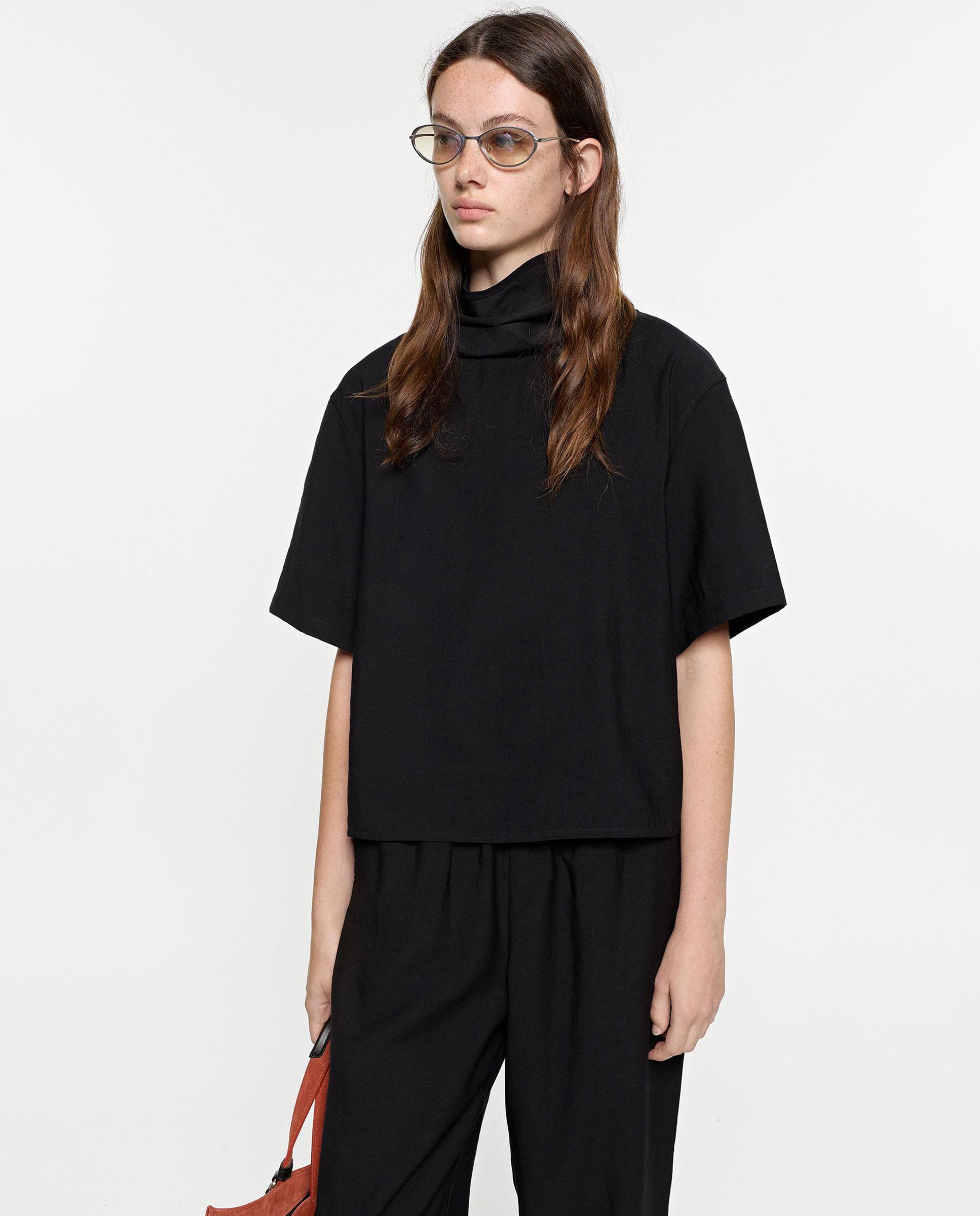 Blusa de mujer de manga corta con cuello alto drapeado - Parfois - Negro Negro-1