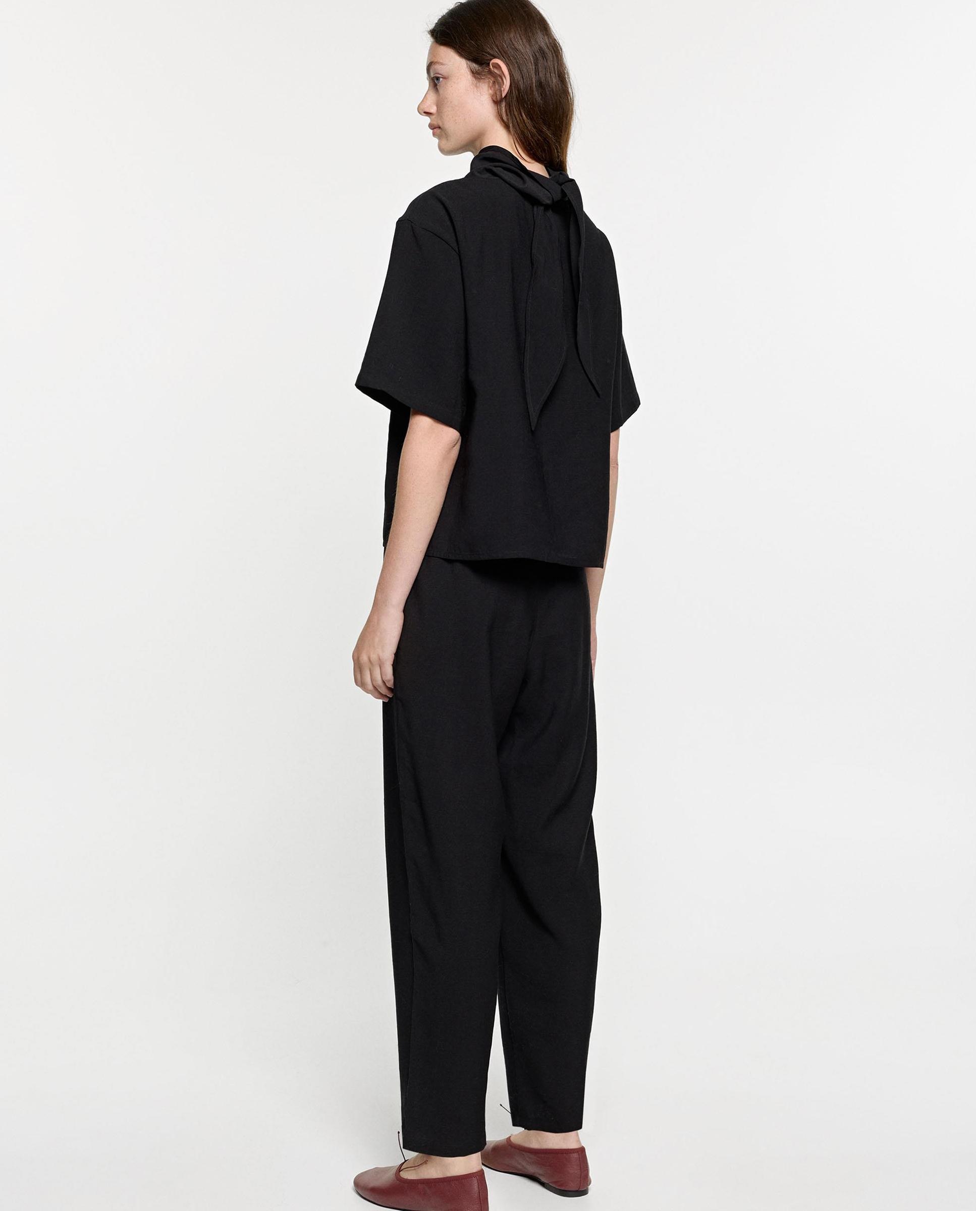 Blusa de mujer de manga corta con cuello alto drapeado - Parfois - Negro Negro-4