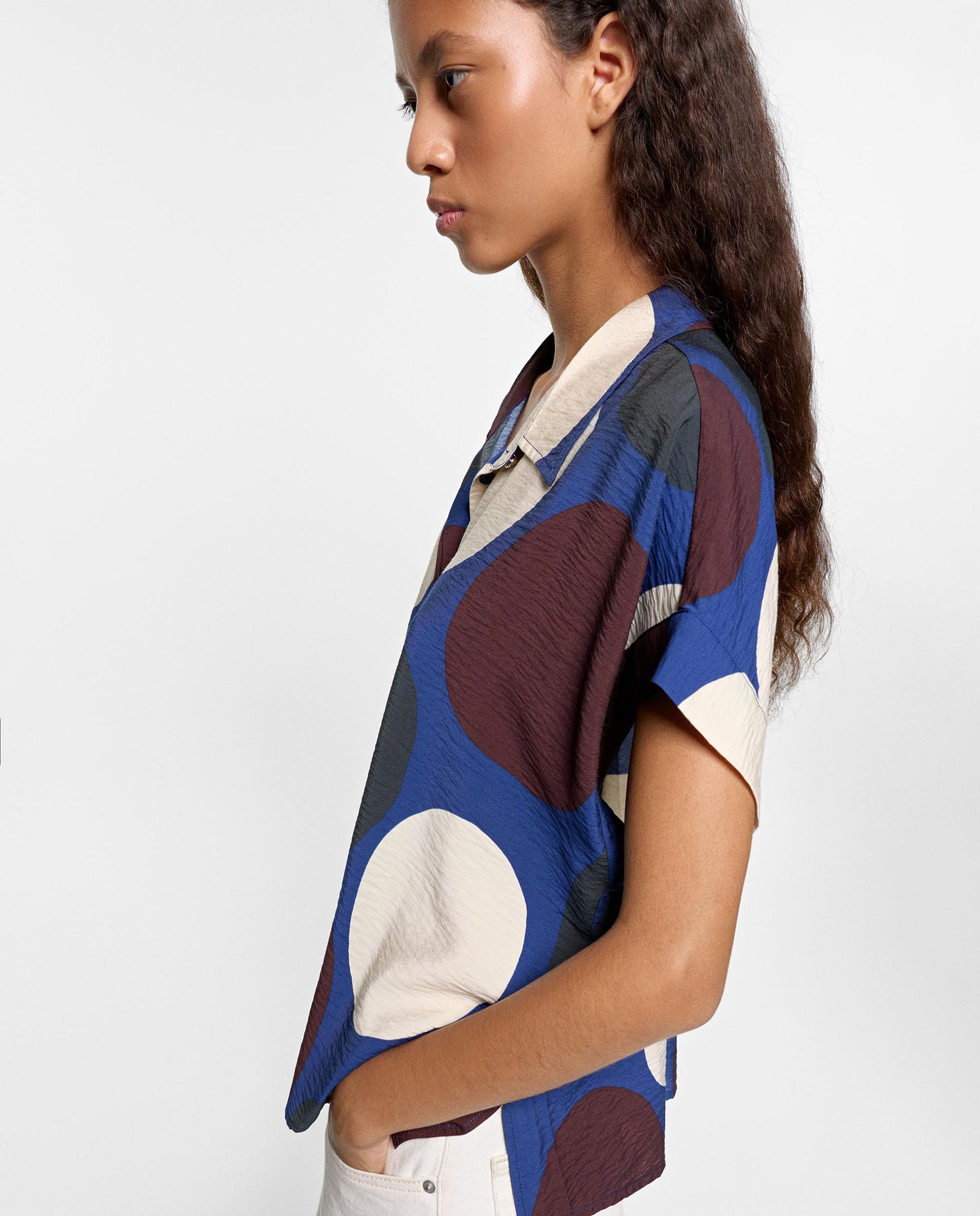 Camisa de mujer de manga corta con estampado geométrico - Parfois - Multicolor Multicolor-3