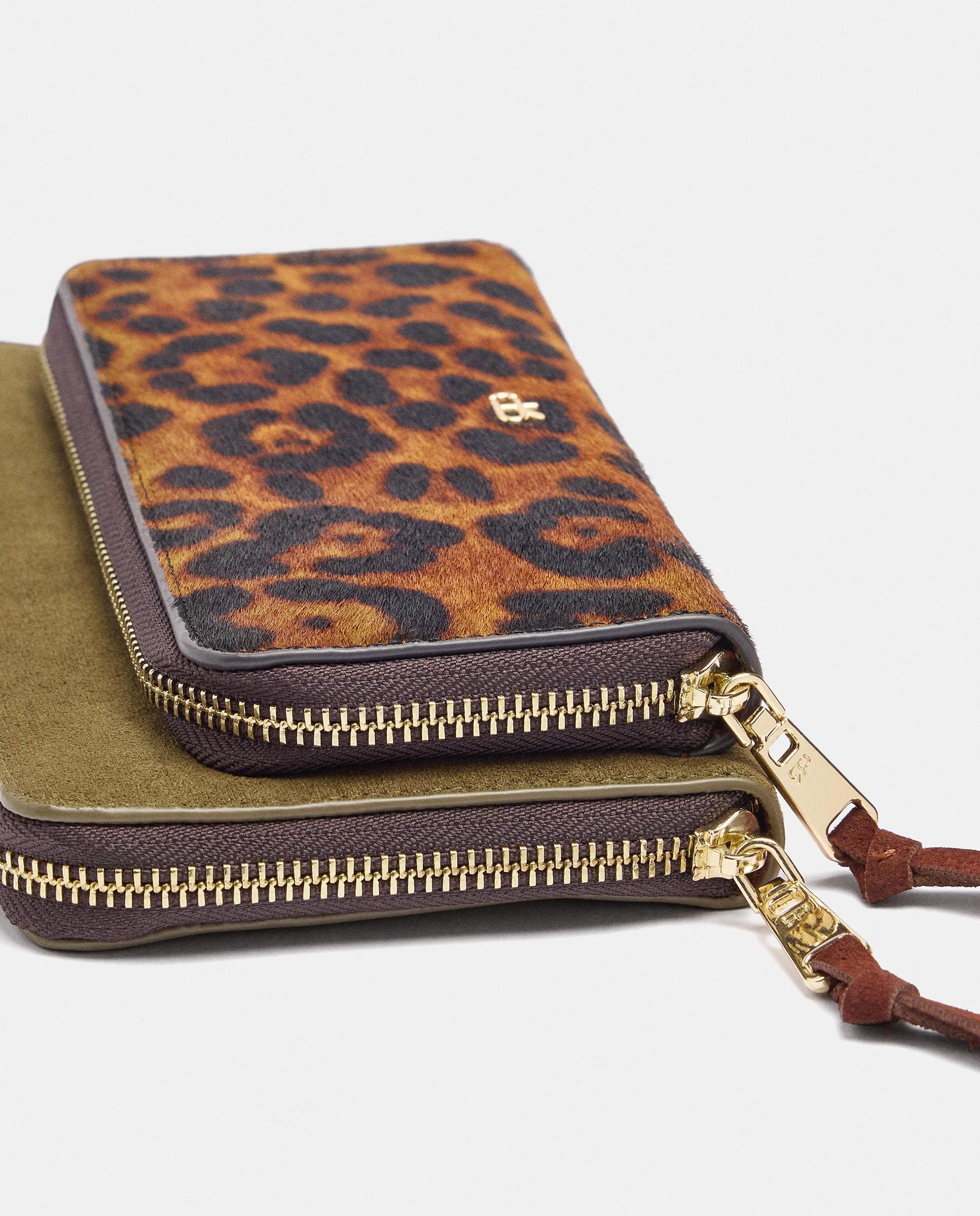 Cartera de mujer grande con varios compartimentos y cierre de cremallera con estmapado animal print - Parfois - Kaki Kaki-3