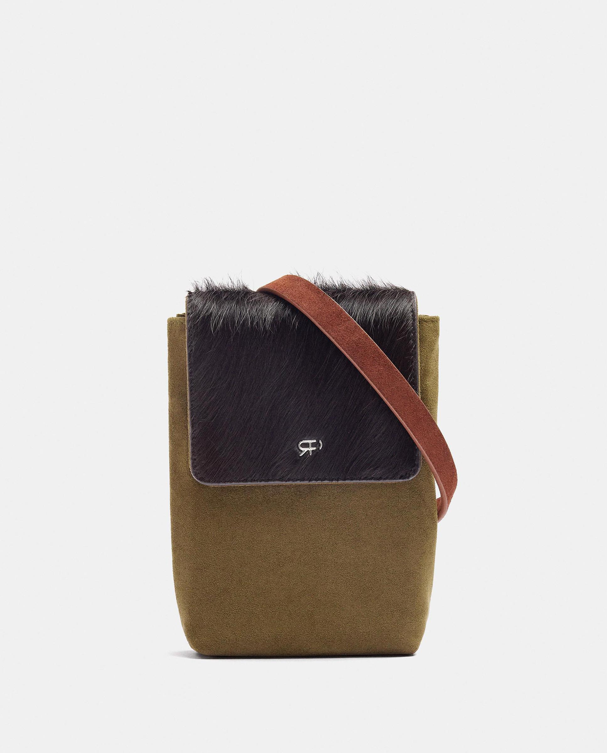 Bolso para móvil convertible a bandolera con pelito exterior y cierre de imán - Parfois - Kaki Kaki-1