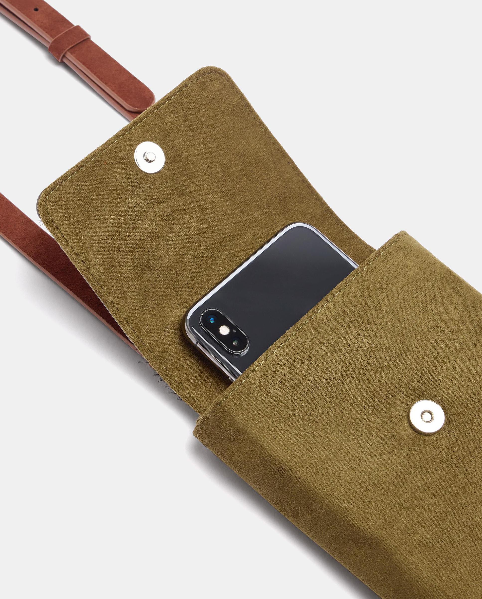 Bolso para móvil convertible a bandolera con pelito exterior y cierre de imán - Parfois - Kaki Kaki-3