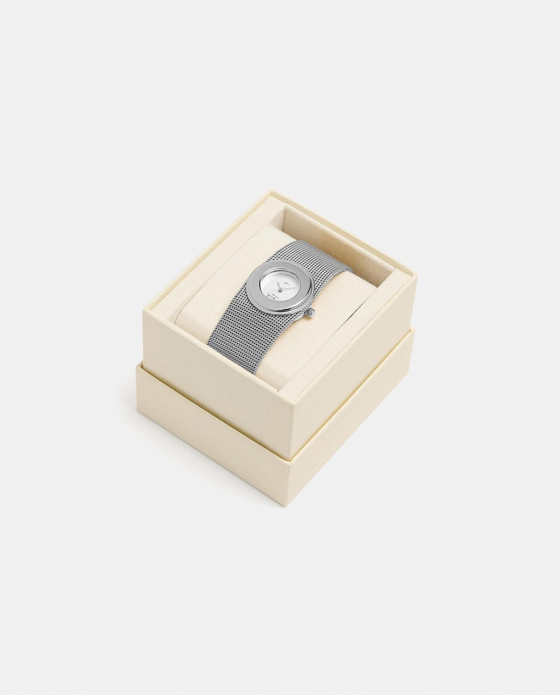 Imagen 4 de Reloj de mujer de acero inoxidable con correa maxi de malla metalizada - Parfois - Plateado Plateado