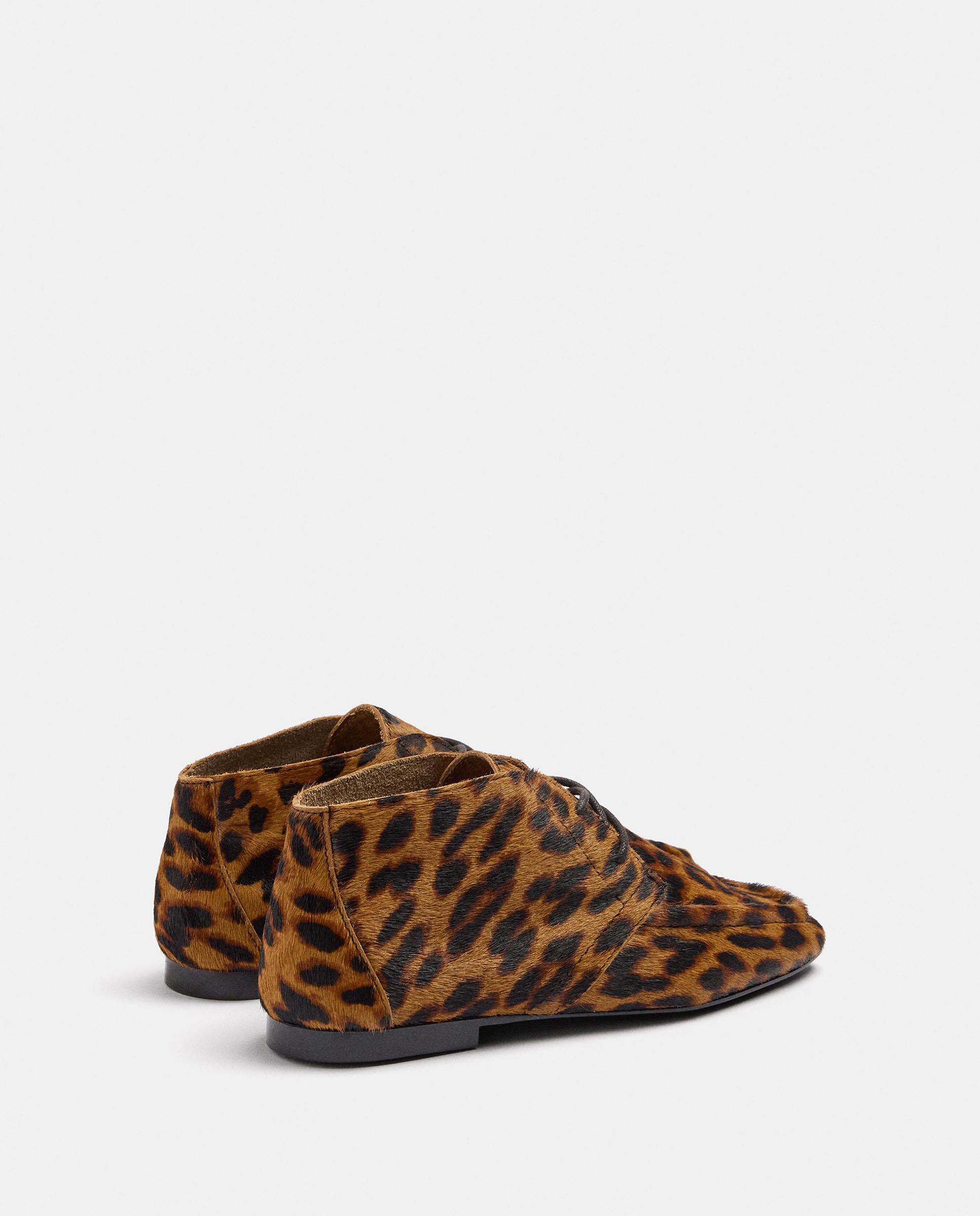 Imagen 4 de Botines básicos de mujer 100% piel con cierre de cordones y estampado animal print - Parfois - Multicolor Multicolor