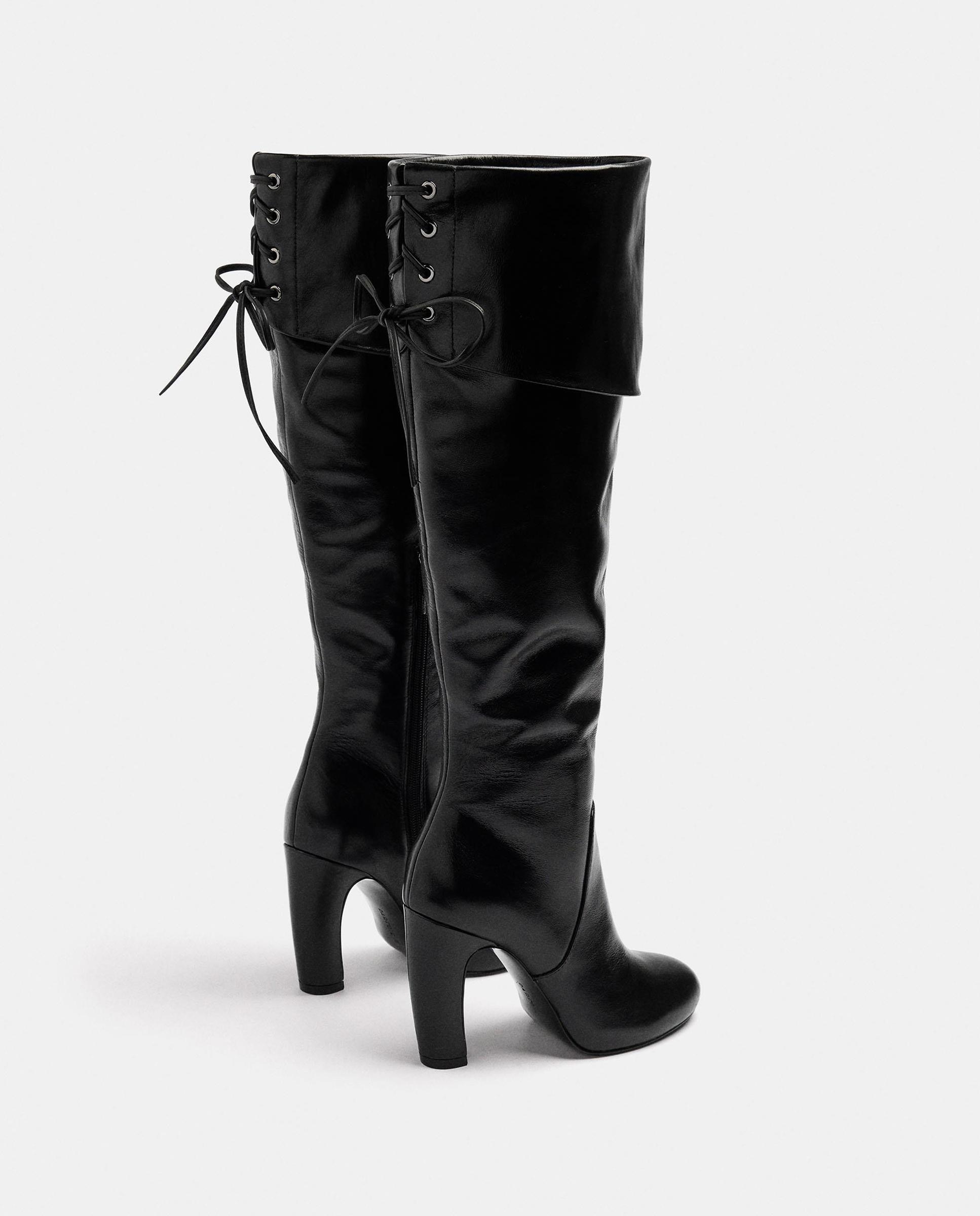 Botas básicas de mujer 100% piel con detalle arrugado en la parte exterior y cierre de cremallera - Parfois - Negro Negro-3