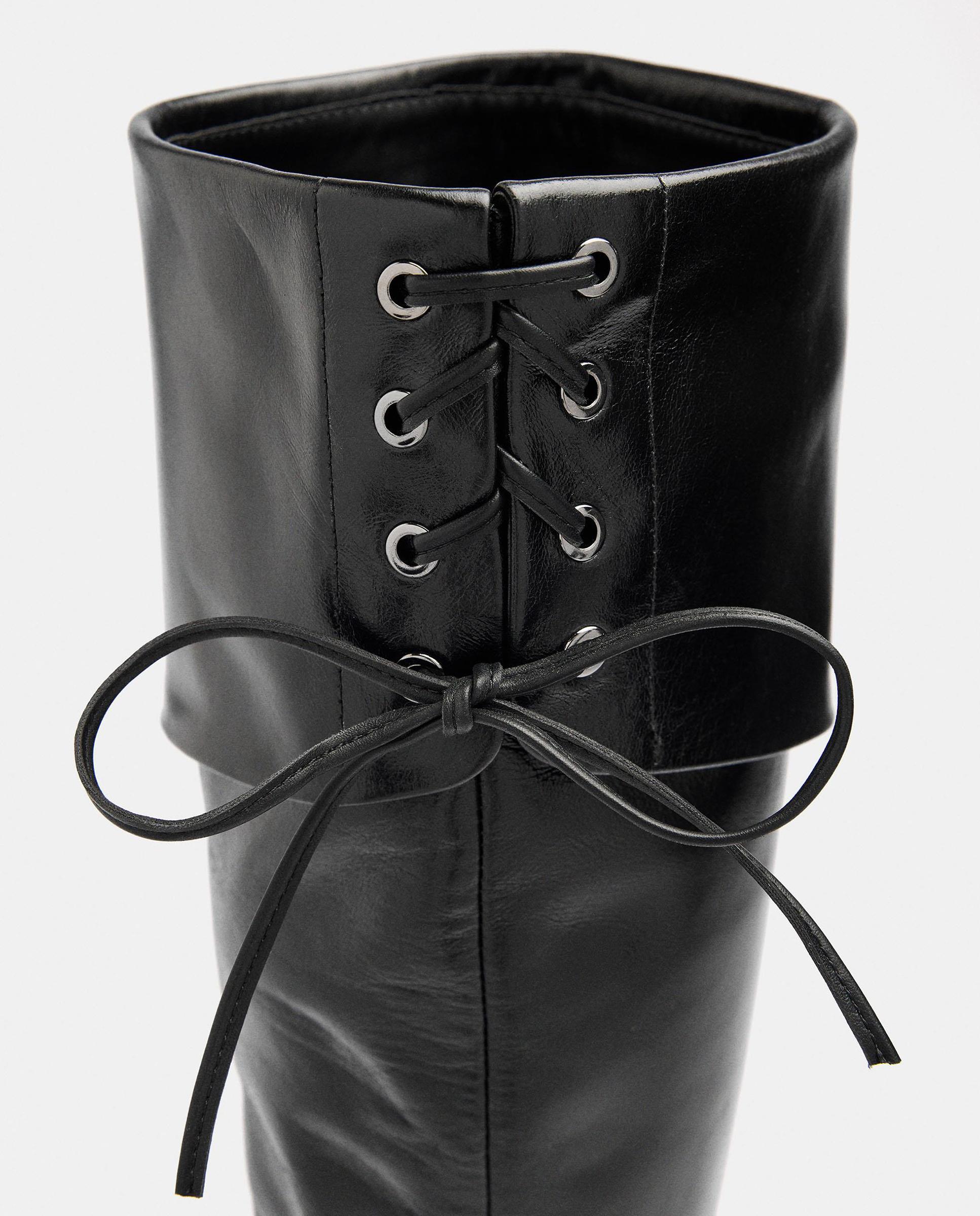 Botas básicas de mujer 100% piel con detalle arrugado en la parte exterior y cierre de cremallera - Parfois - Negro Negro-6