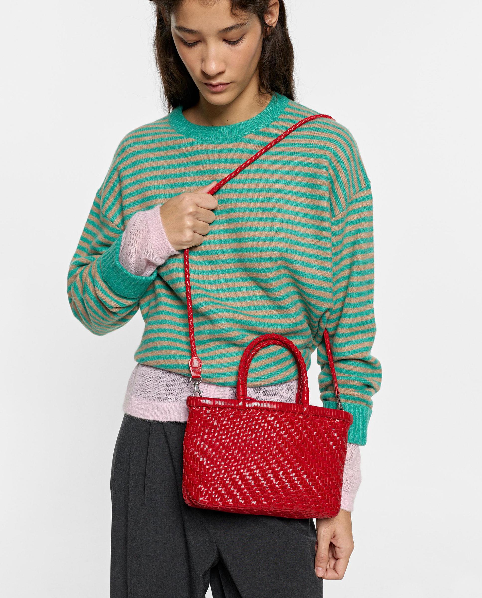 Imagen 2 de Bolso de mano 100% piel trenzado estilo tote convertible a bandolera con cierre de cuerda y neceser extraíble - Parfois - Rojo Rojo