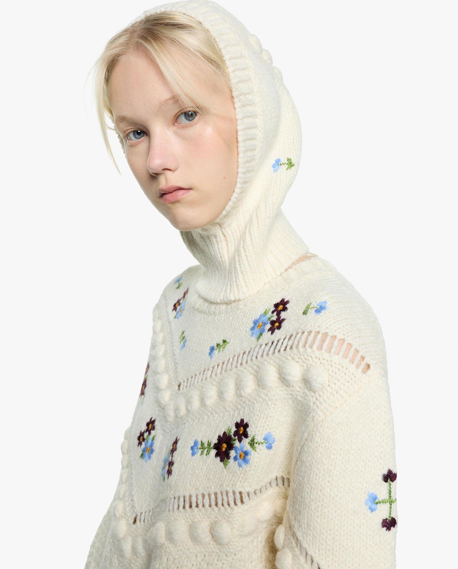 Imagen 2 de Gorro de mujer 100% lana estilo balaclava con bordado floral - Parfois - Crudo Crudo