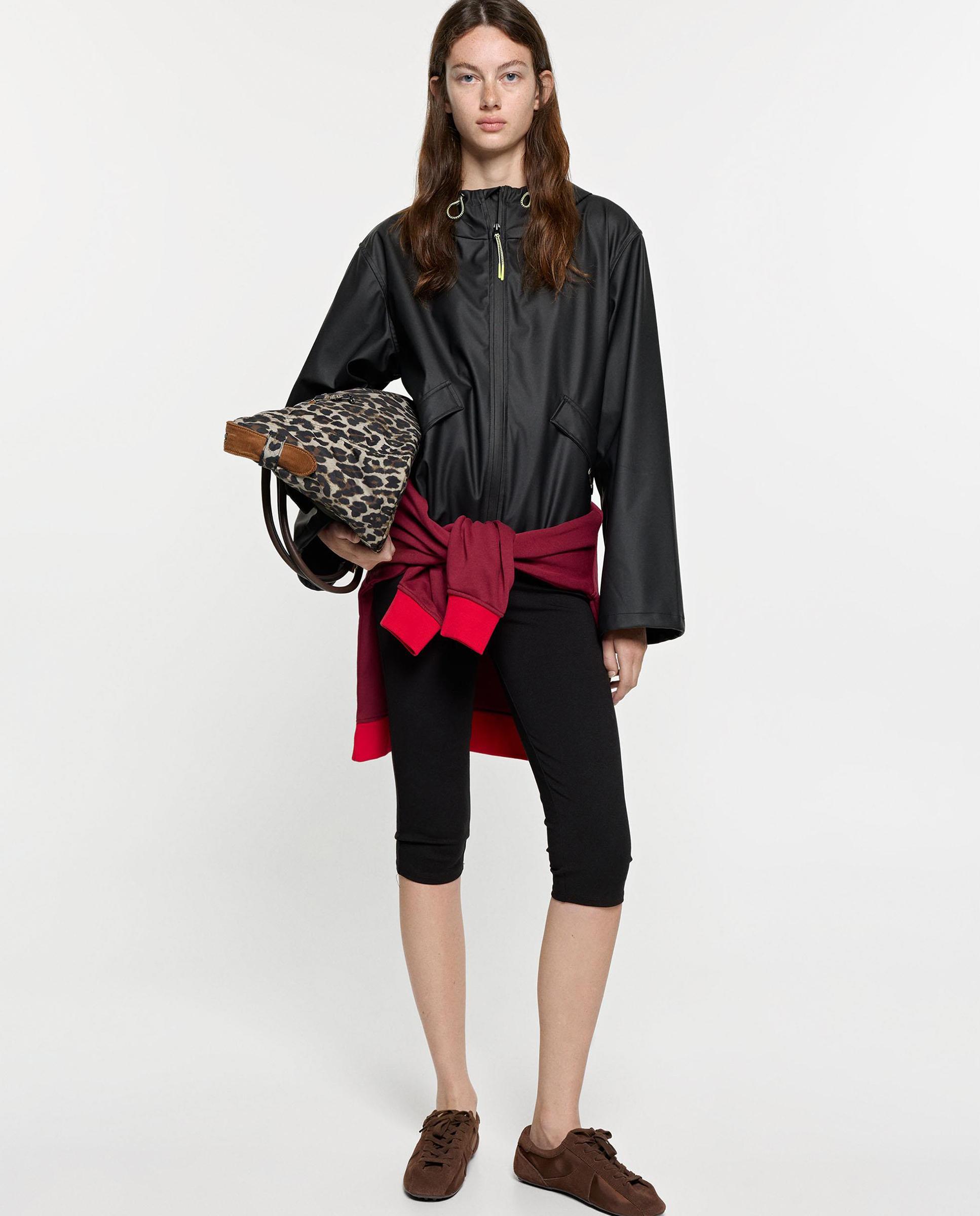 Chaqueta de mujer cortavientos con capucha y cierre de cremallera - Parfois - Negro Negro-2