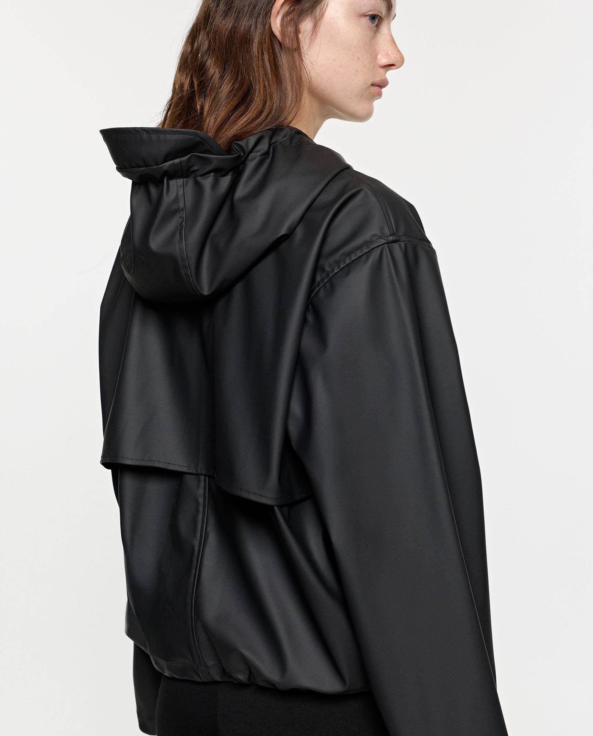 Chaqueta de mujer cortavientos con capucha y cierre de cremallera - Parfois - Negro Negro-4