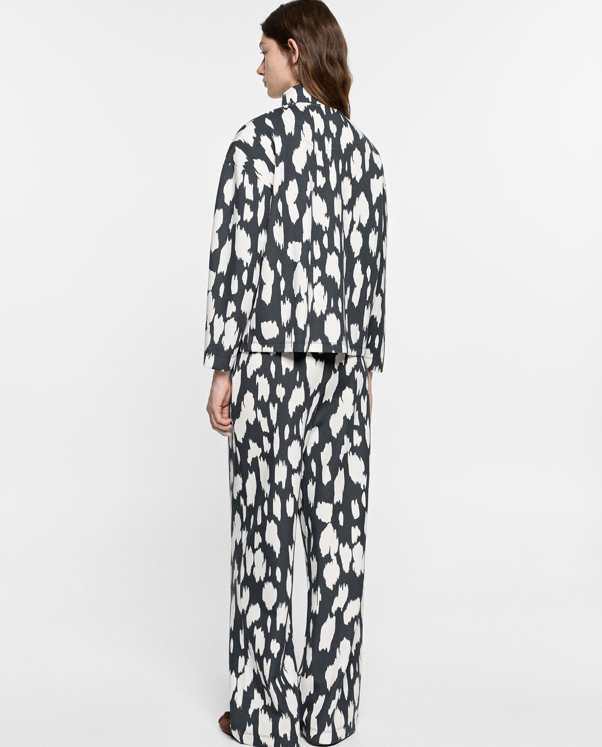 Pantalones anchos de mujer con cintura elástica y estampado animal print - Parfois - Negro Negro-4