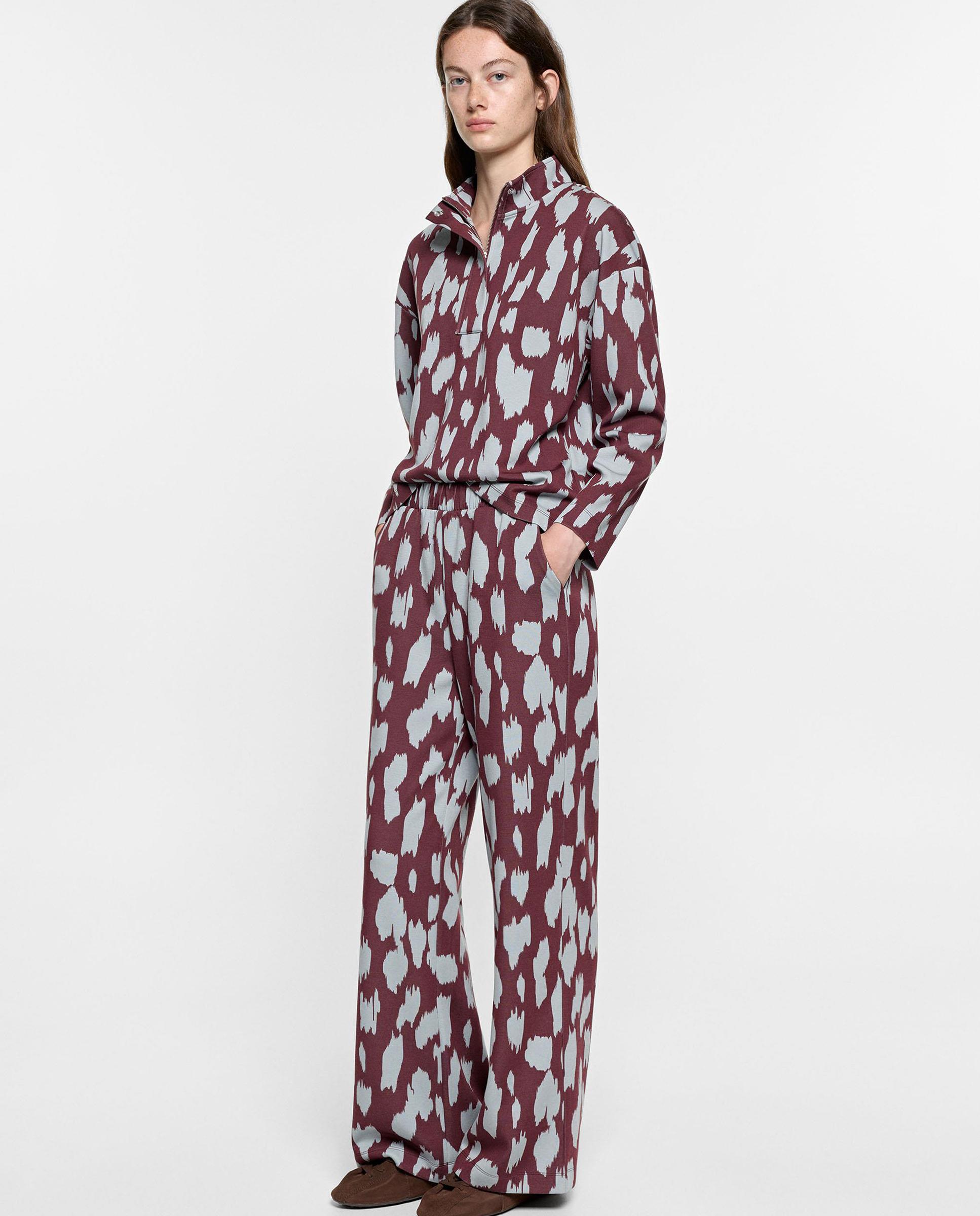 Pantalones anchos de mujer con cintura elástica y estampado animal print - Parfois - Burdeos Burdeos-1
