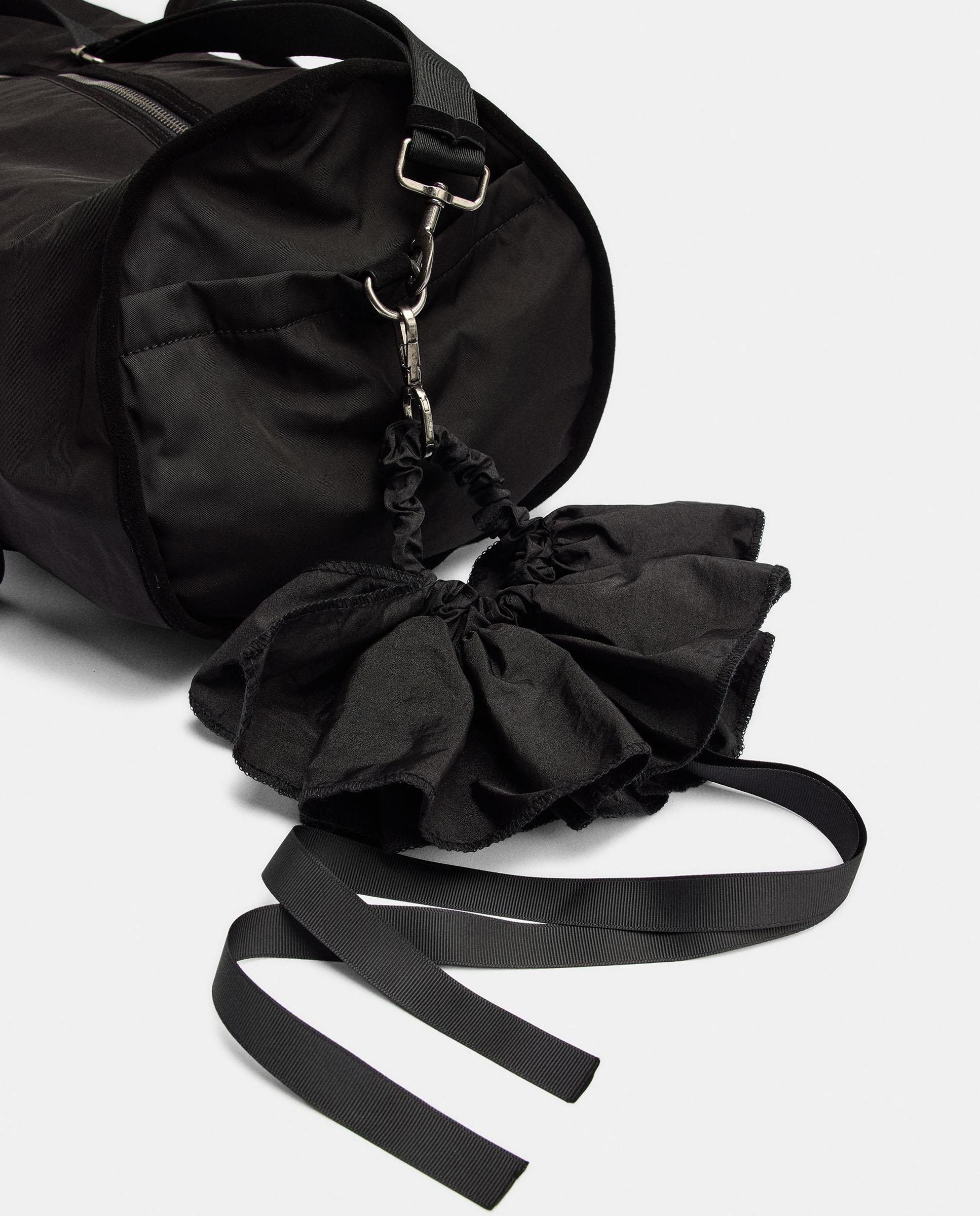 Bolso de hombro estilo deportivo con cierre de cremallera y varios compartimentos - Parfois - Negro Negro-3