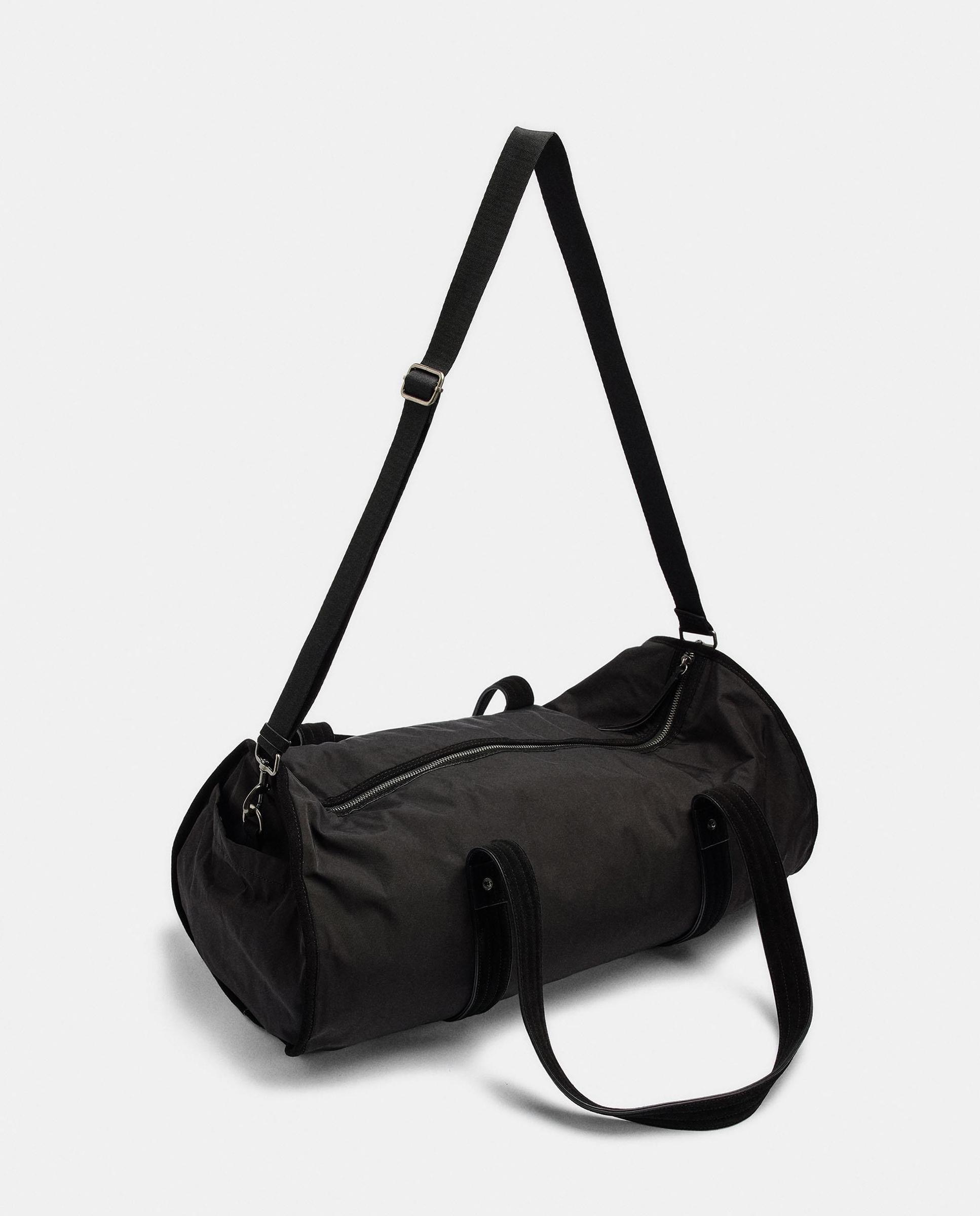 Bolso de hombro estilo deportivo con cierre de cremallera y varios compartimentos - Parfois - Negro Negro-2