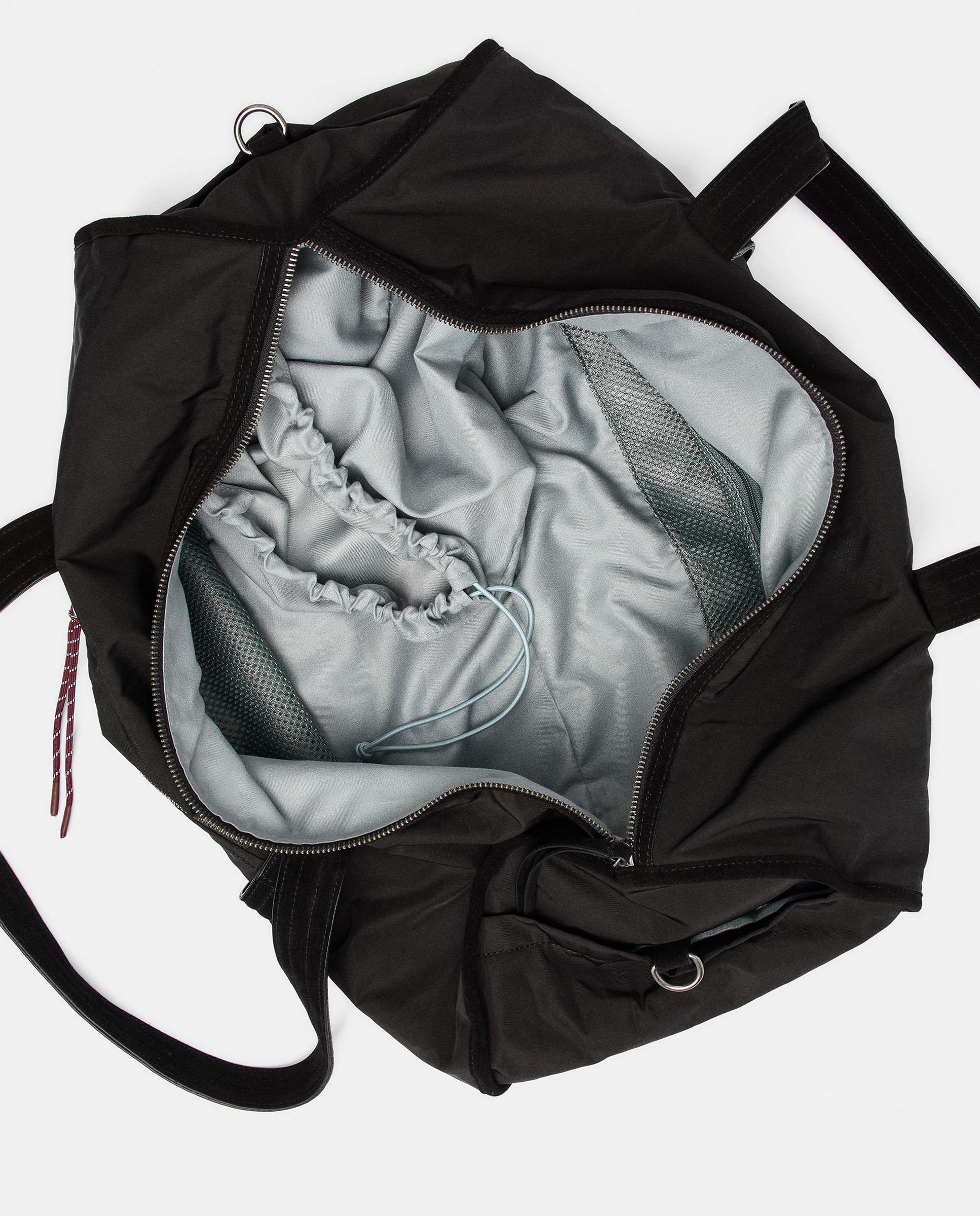 Bolso de hombro estilo deportivo con cierre de cremallera y varios compartimentos - Parfois - Negro Negro-7