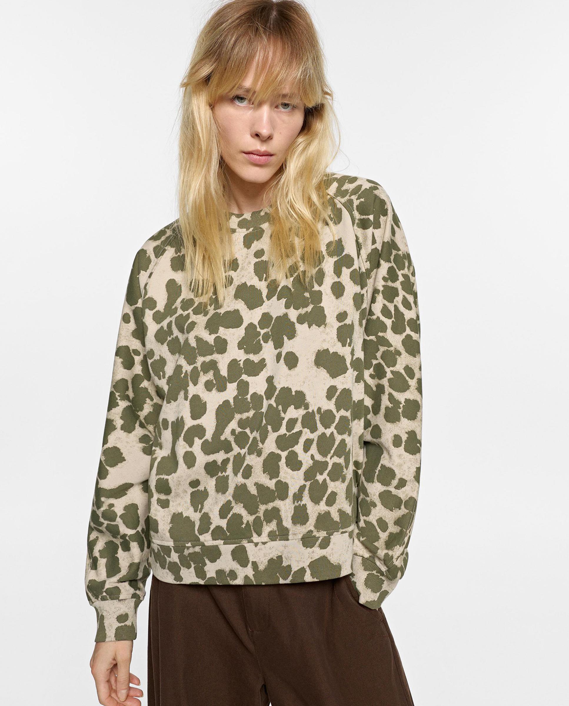 Imagen 0 de Sudadera de mujer sin capucha con estampado animal print Camel