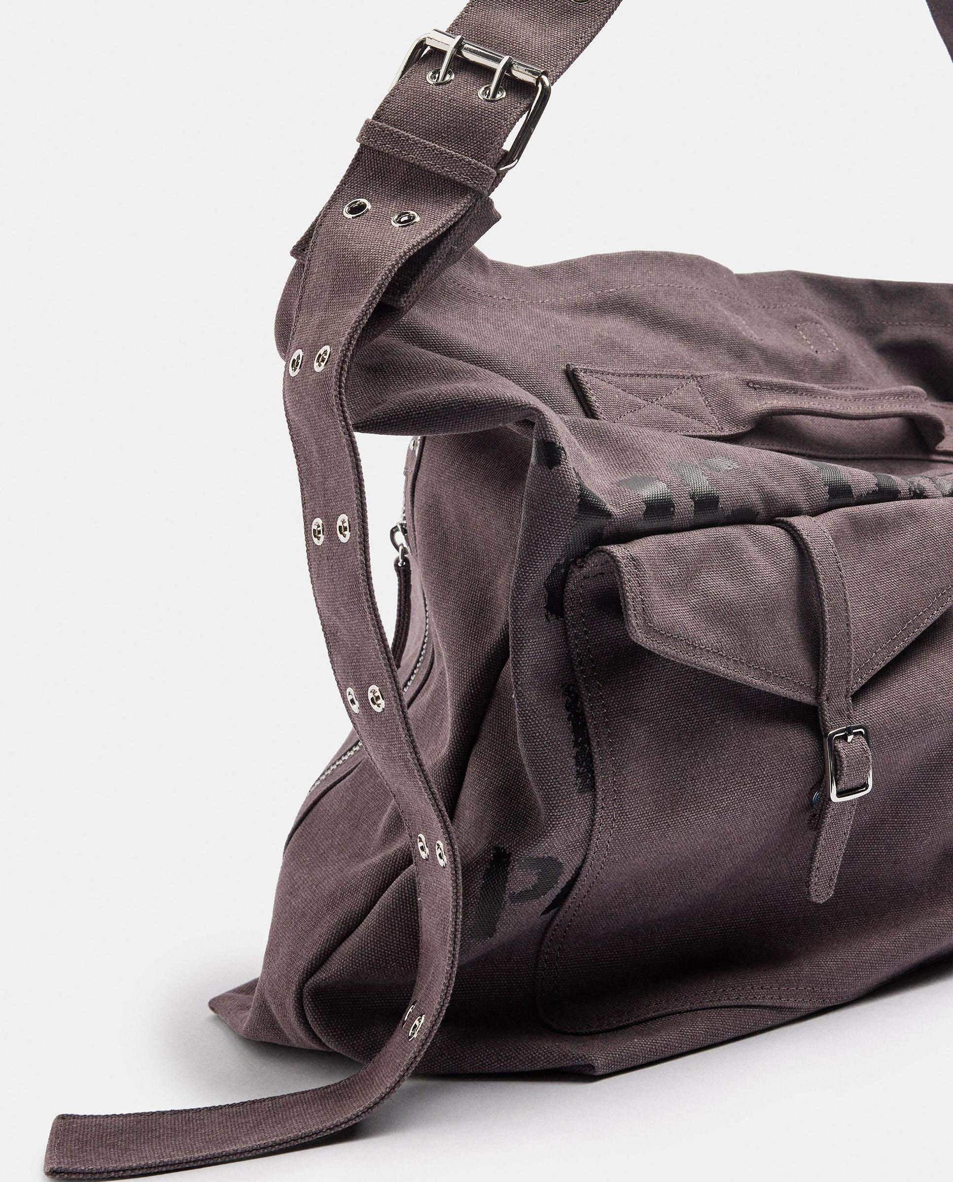 Bolso de hombro con tachuelas decorativas y cierre imantado con lettering - Parfois - Morado Morado-4