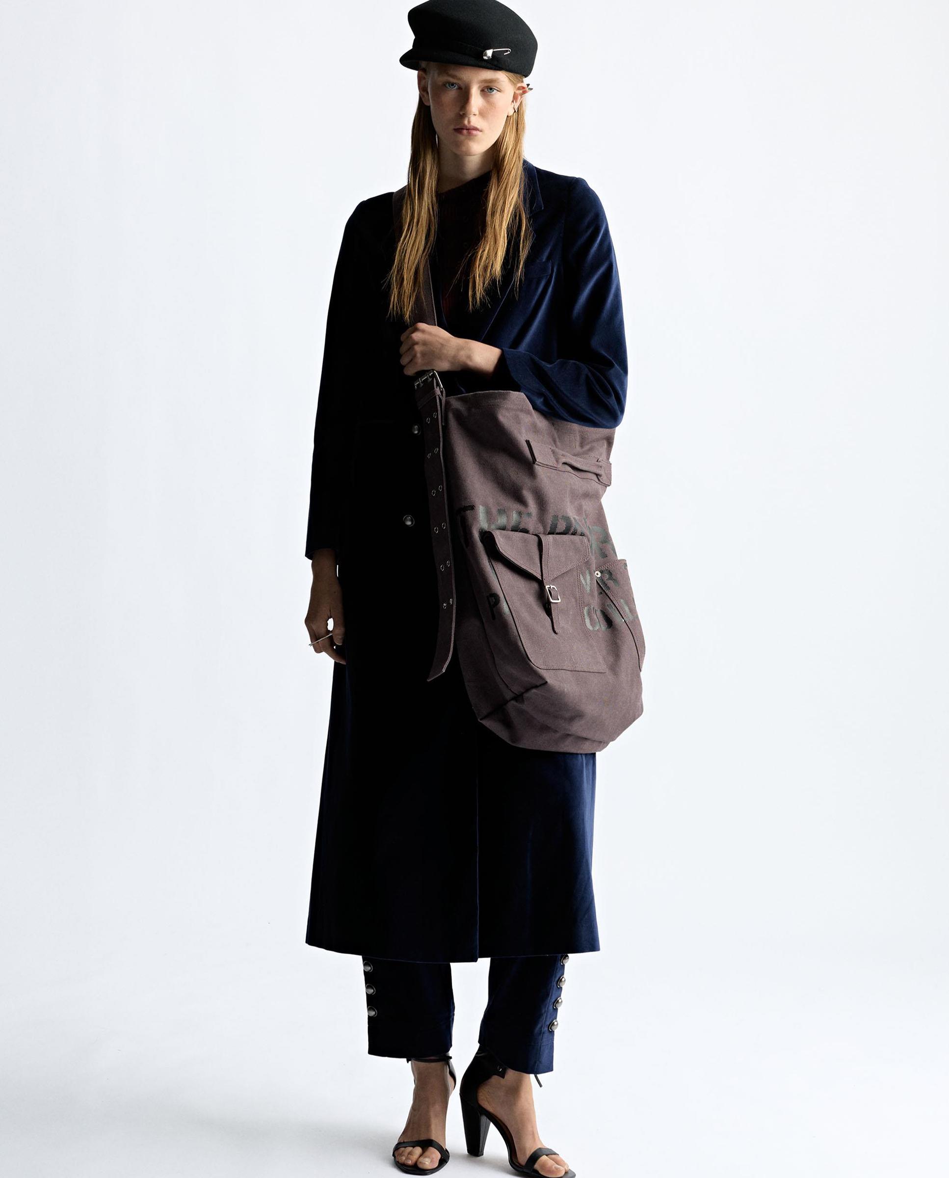 Bolso de hombro con tachuelas decorativas y cierre imantado con lettering - Parfois - Morado Morado-3