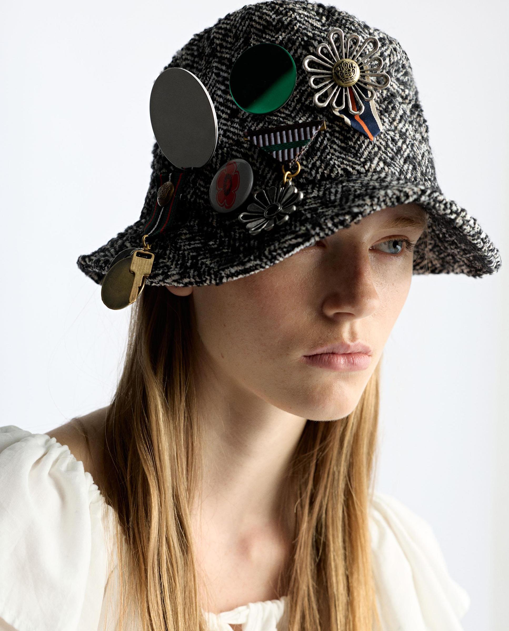 Sombrero de mujer con pespuntes y estampados - Parfois - Negro Negro-2