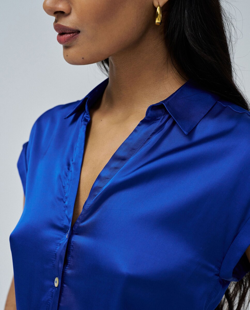 Mujer En Blusa Sin Mangas · Foto De Stock Gratuita