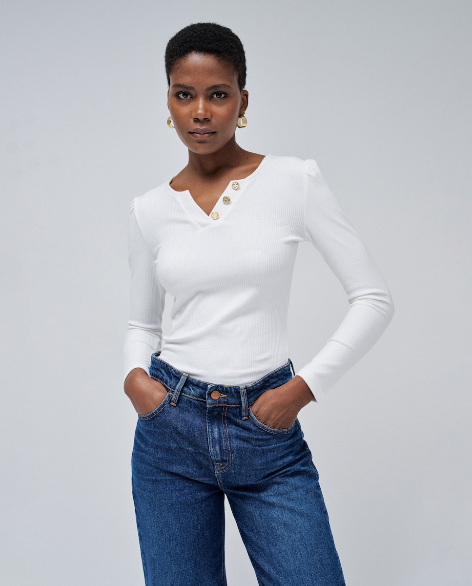 Jersey de mujer con escote de pico y detalles metálicos · Salsa