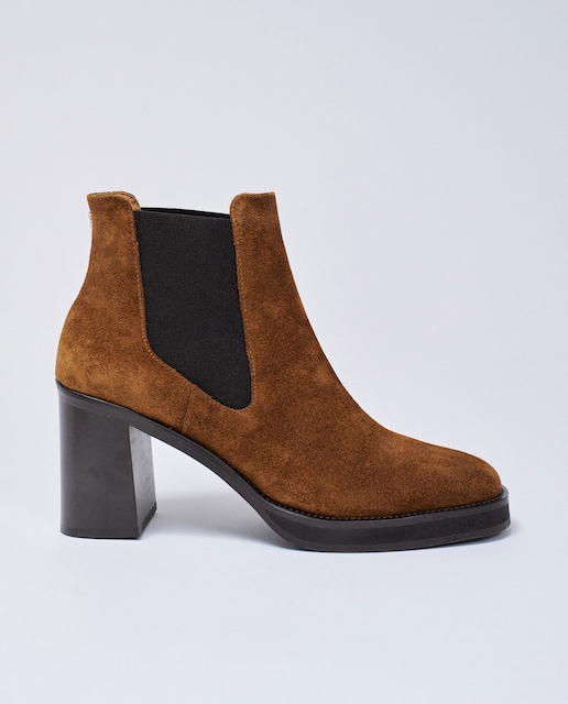 Imagen 0 de Bota de mujer de ante con elásticos