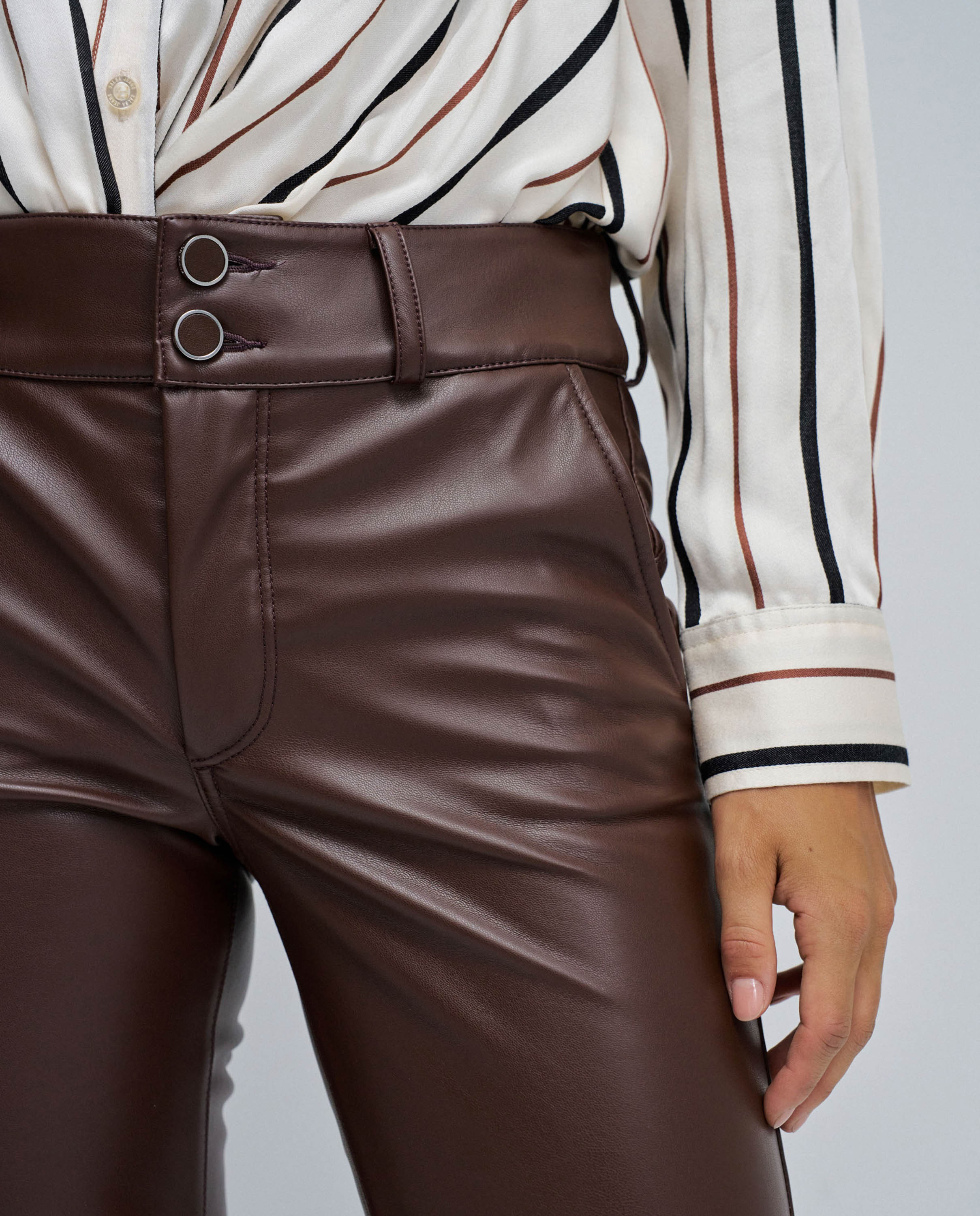 Pantalones secret de mujer chino push in flare efecto piel - Salsa Jeans - Marrón oscuro Marrón oscuro-4