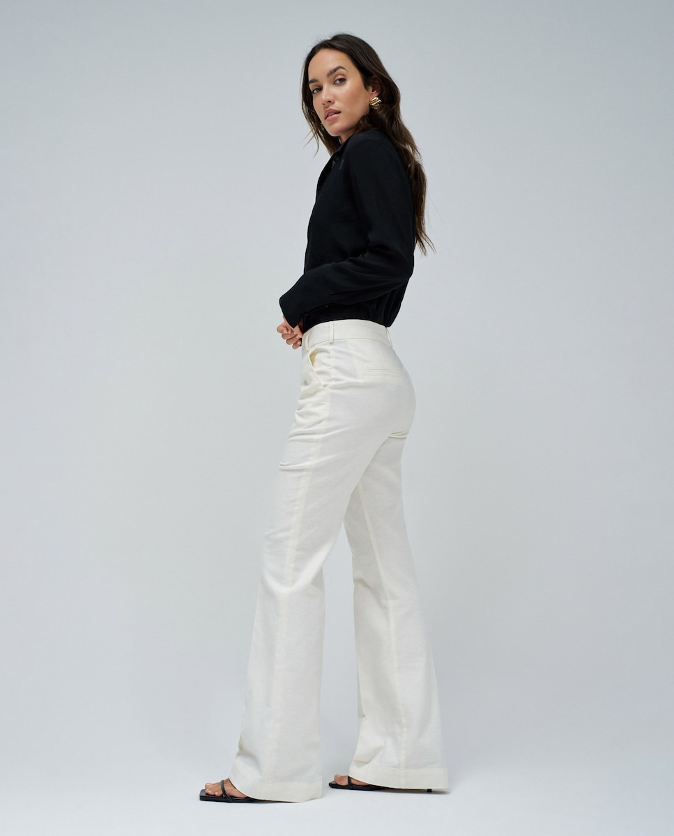 Pantalón chino de mujer flare de iro alto en lino · Salsa Jeans