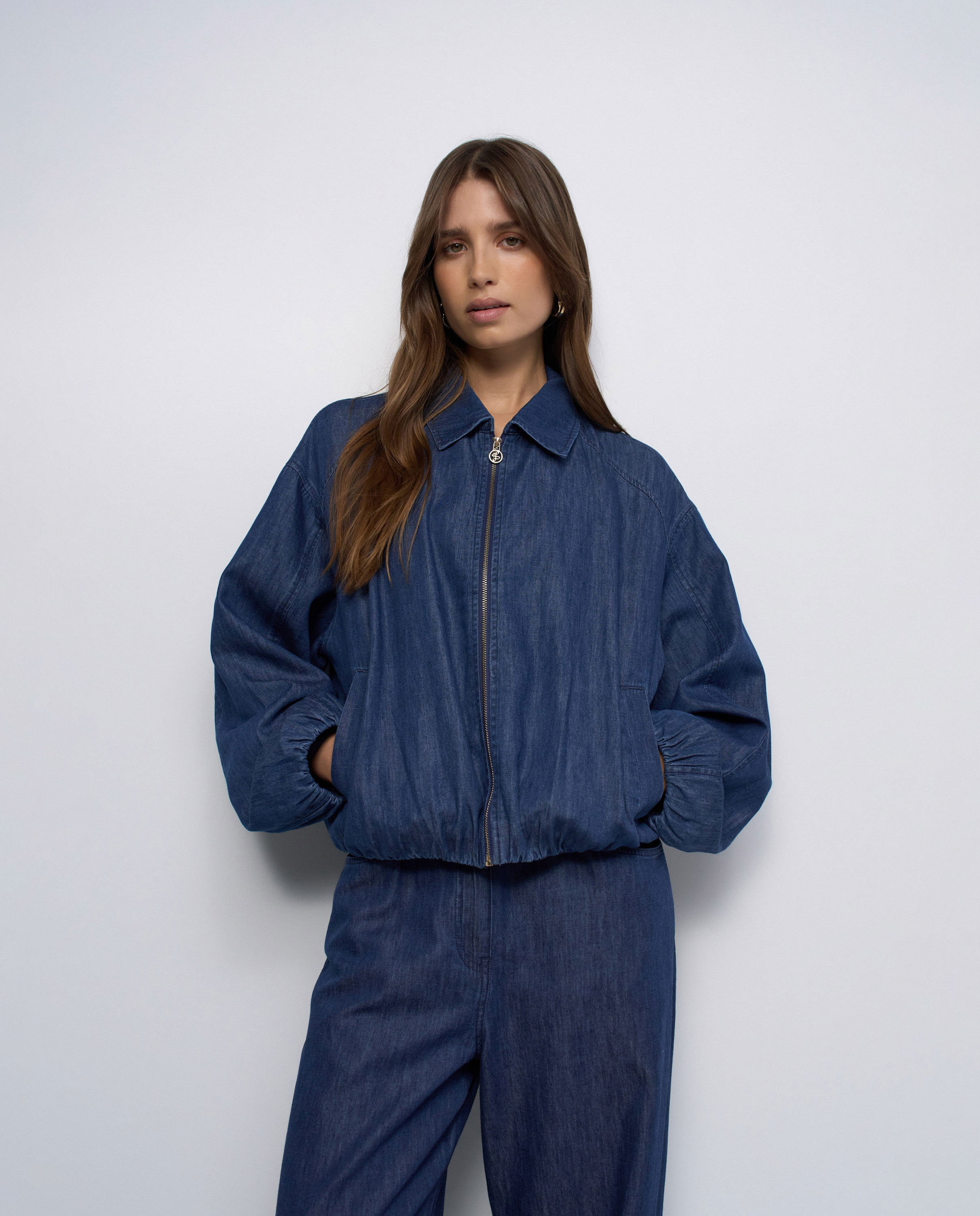 Imagen 0 de Cazadora bomber de denim de mujer Azul