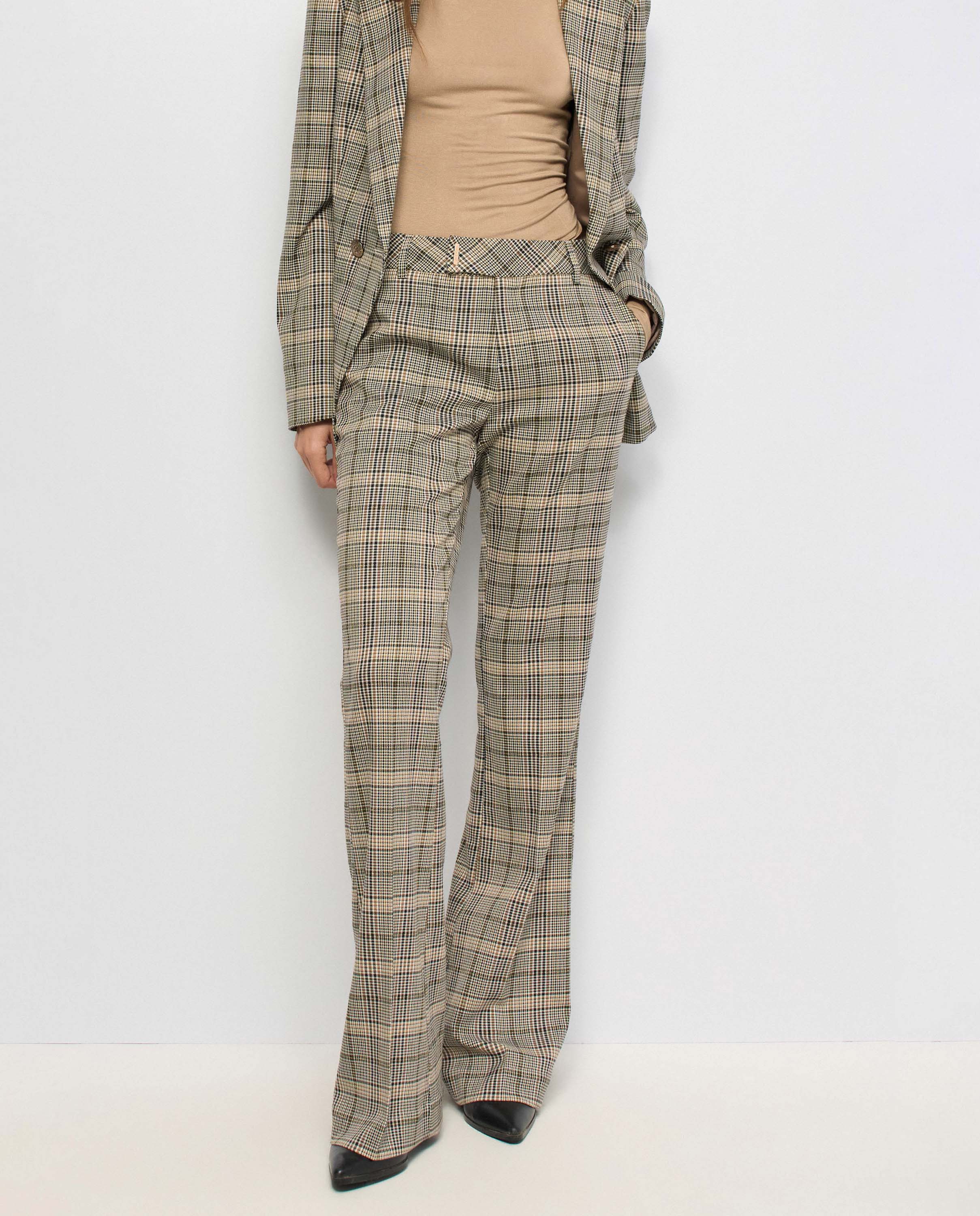 Imagen 0 de Pantalones chino de pana con pernera flare de mujer Marrón