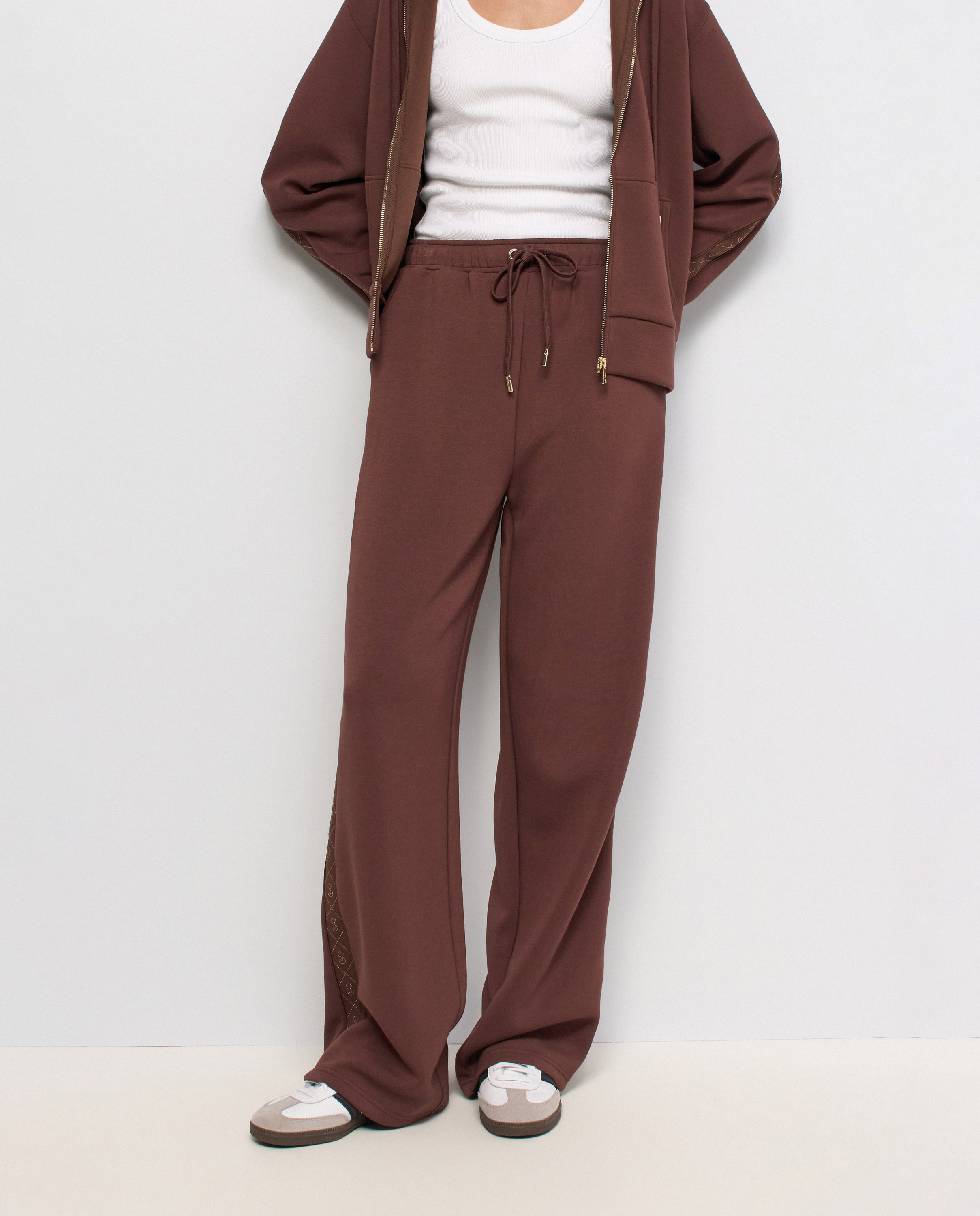 Imagen 0 de Pantalones jogger de punto de mujer Marrón
