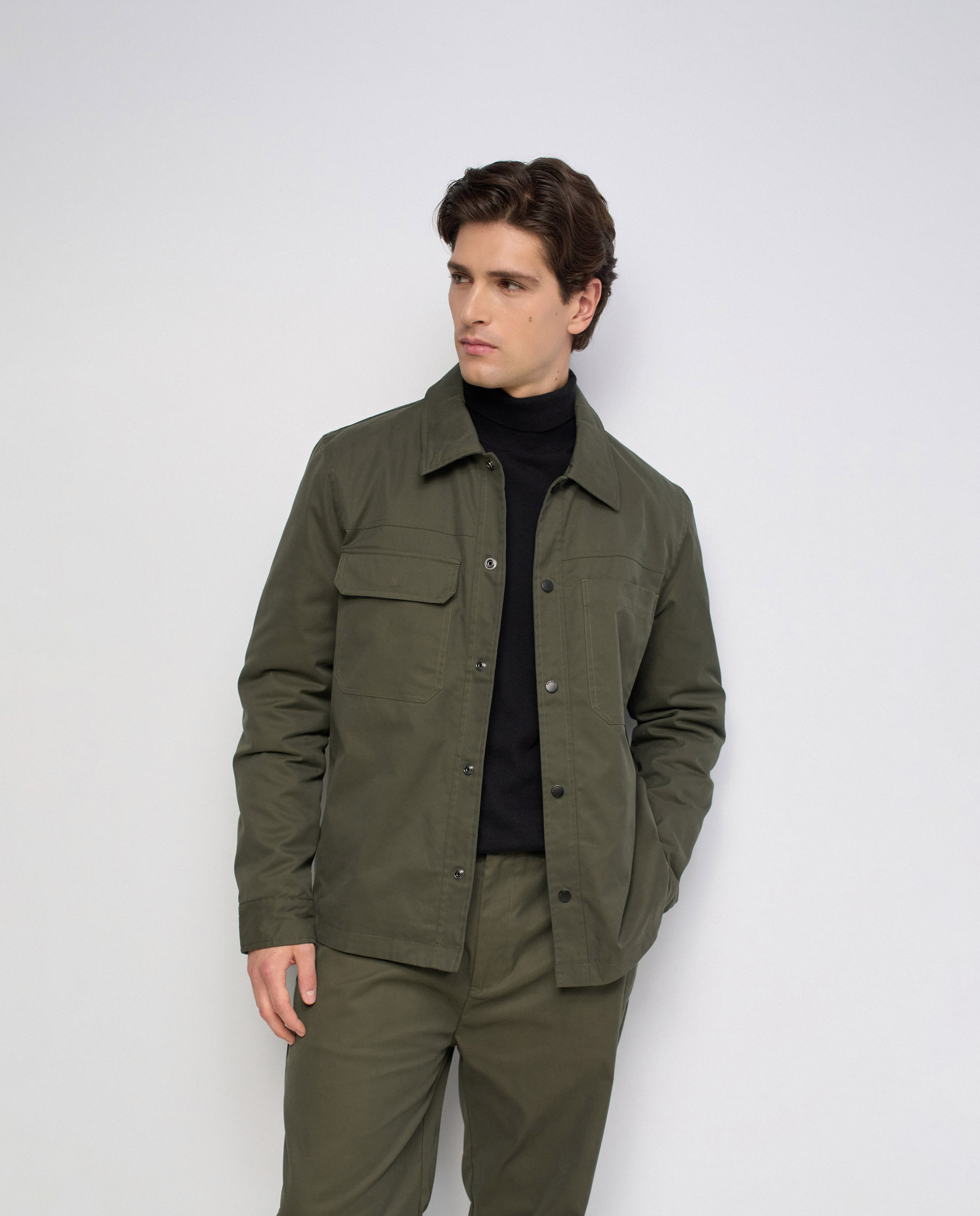 Imagen 0 de Sobrecamisa regular fit de hombre Verde