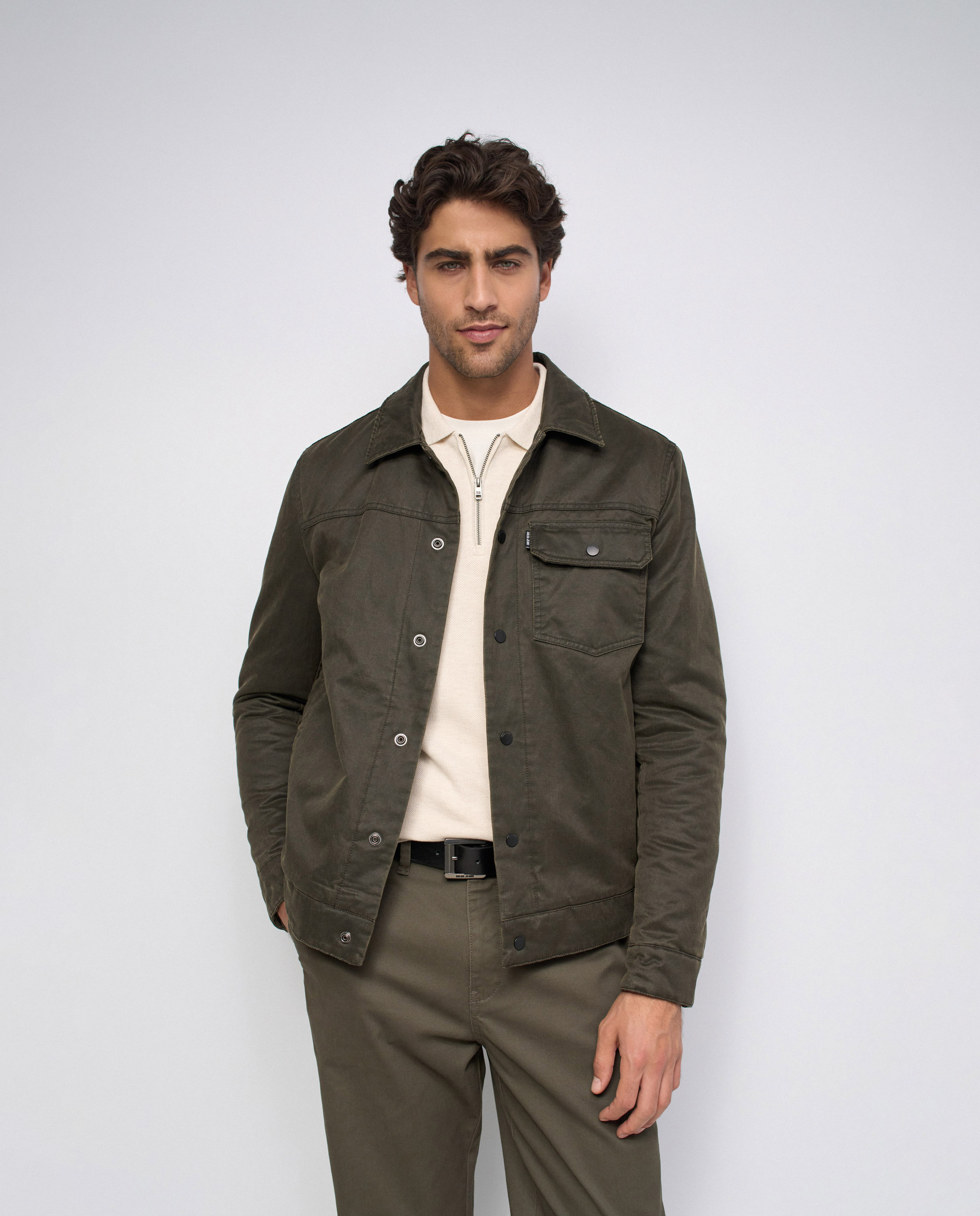 Imagen 1 de Cazadora estilo trucker de hombre Verde