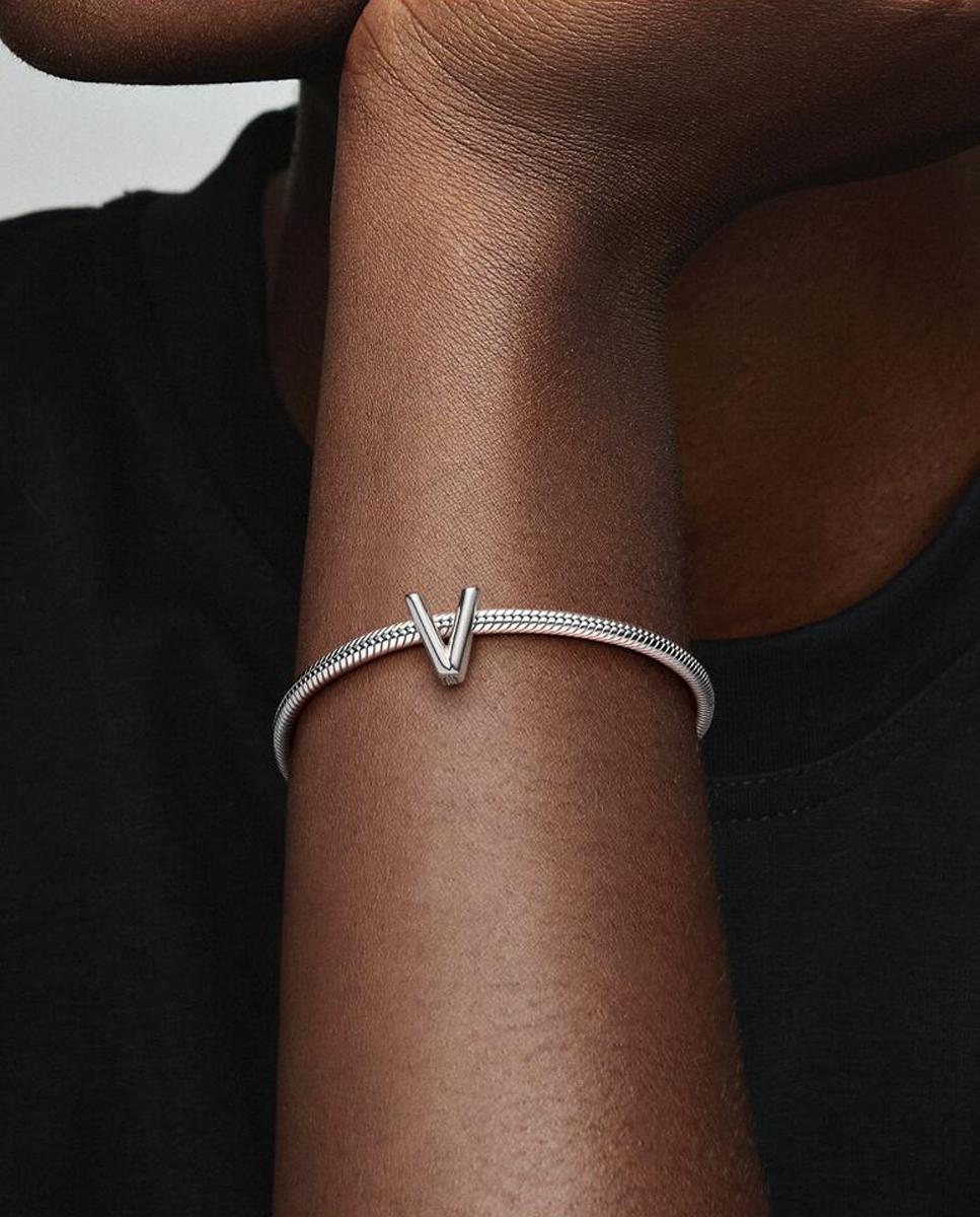 Charm en plata de ley letra v - PANDORA - Plata Plata-4