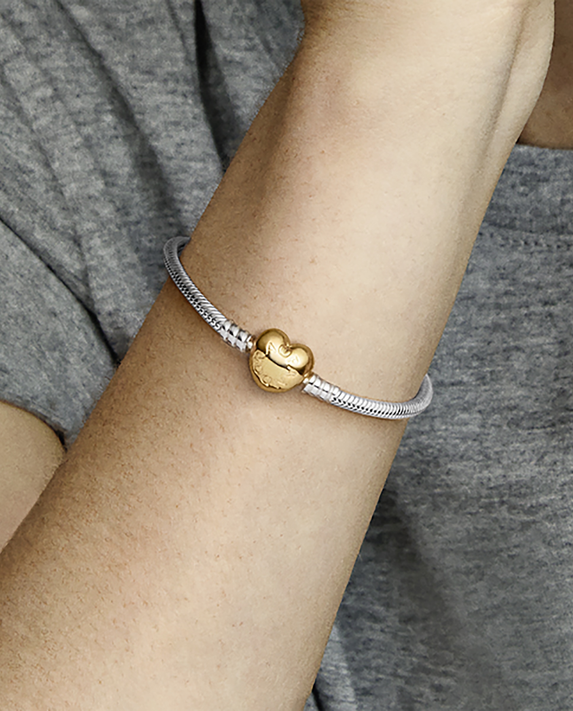 Pulsera Diseño Cadena de Serpiente Broche Corazón en Pavé de Pandora Moments - Dorado Dorado-4