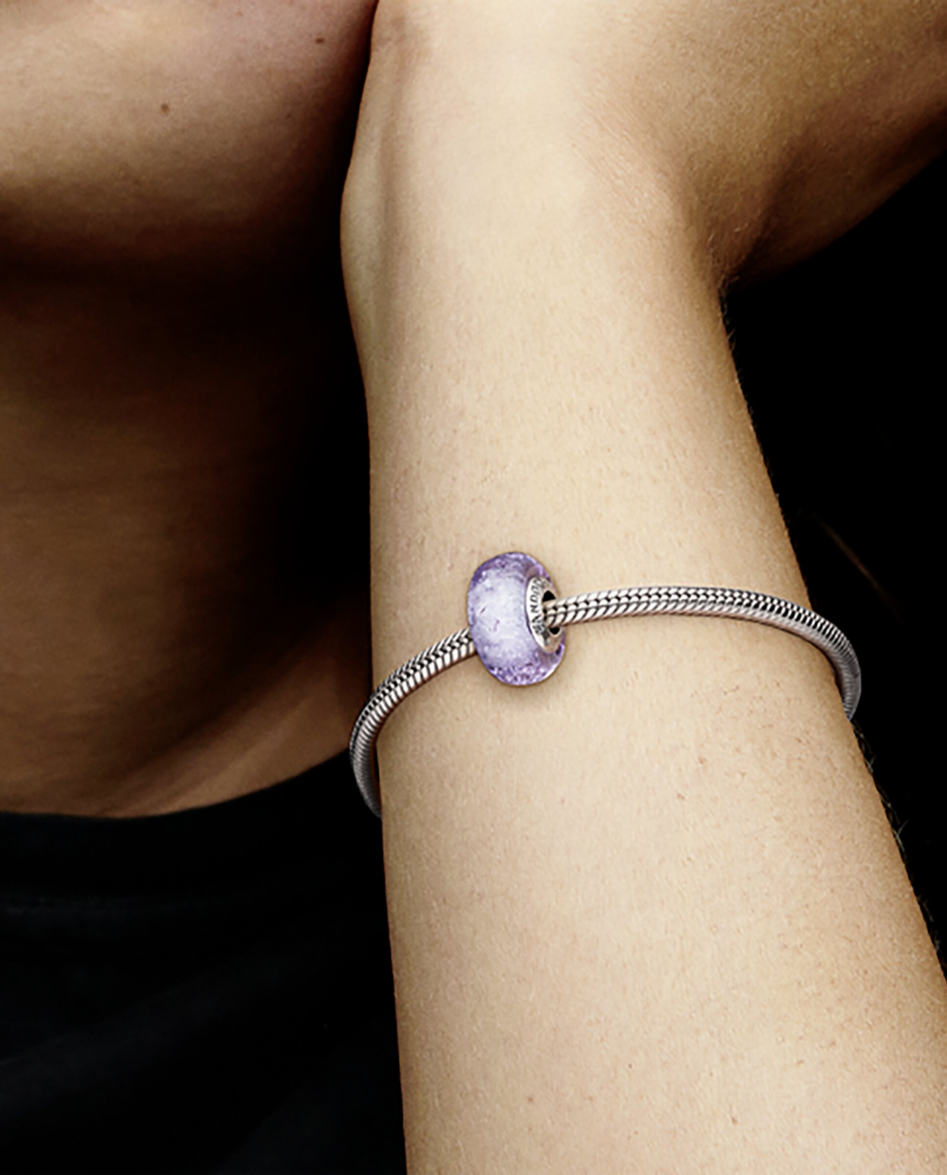 Imagen 4 de Charm de Cristal de Murano Lavanda - PANDORA - Morado Morado