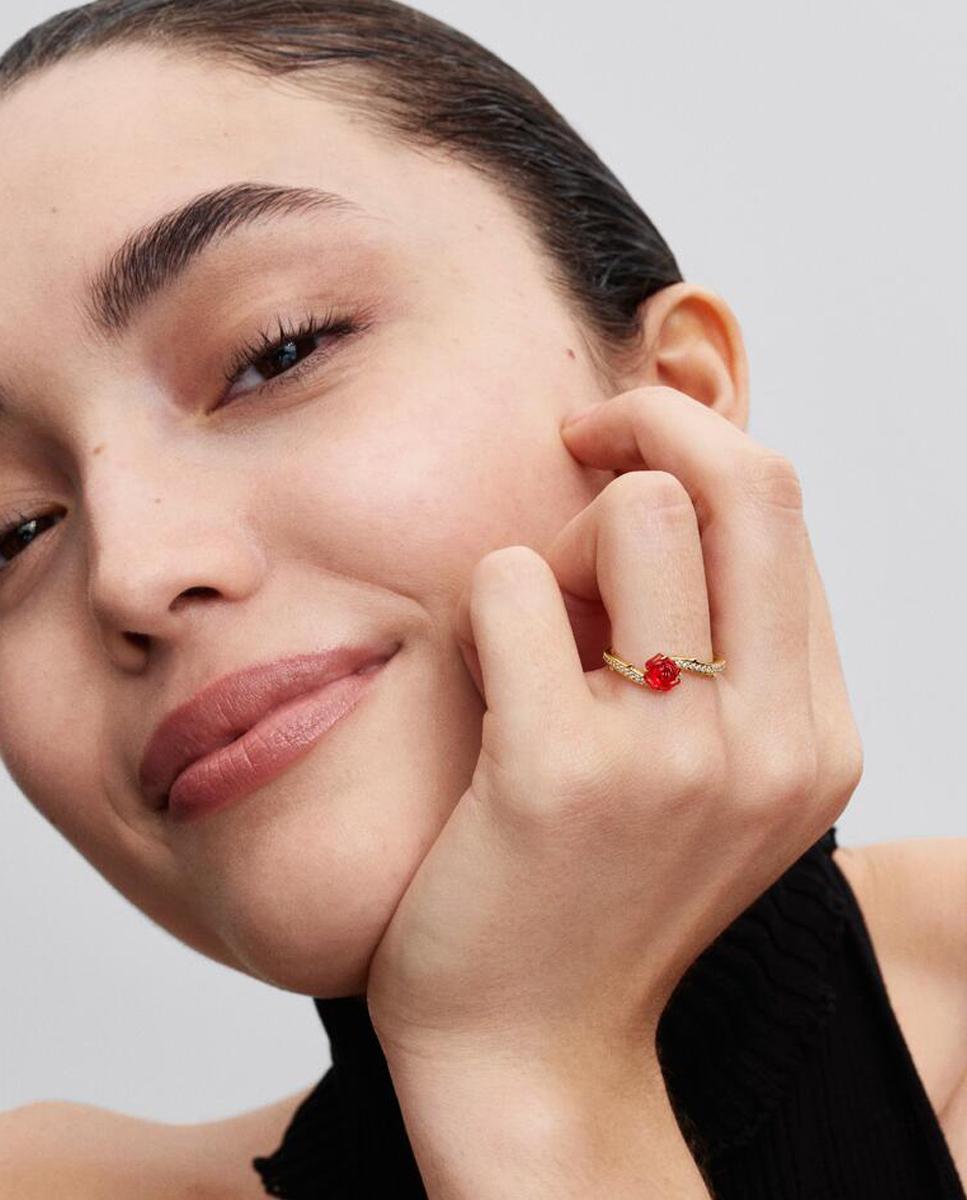 Imagen 4 de Anillo Rosa Encantada de La Bella y la Bestia de Disney - PANDORA - Rojo Rojo
